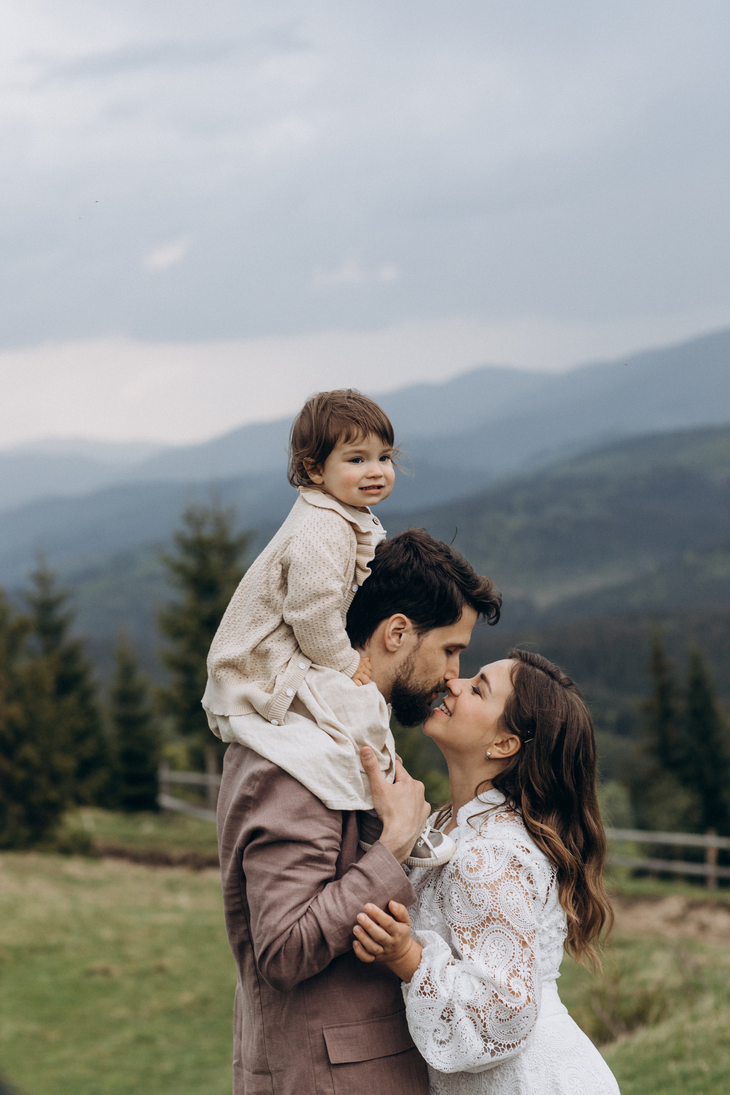 Карпаты. Никита, Флора и Аня. Семейный фотограф Оля Гладченко