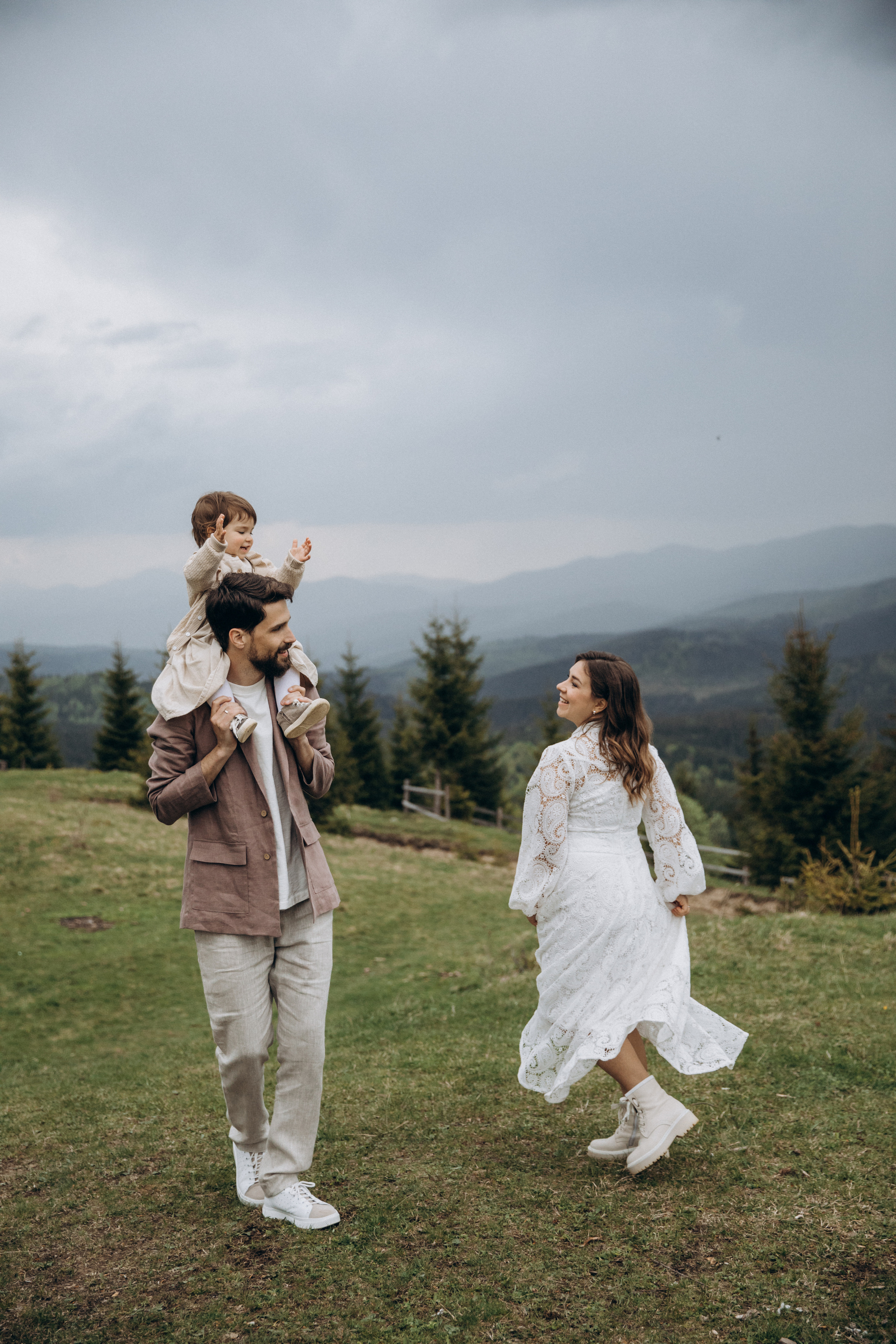 Карпаты. Никита, Флора и Аня. Семейный фотограф Оля Гладченко