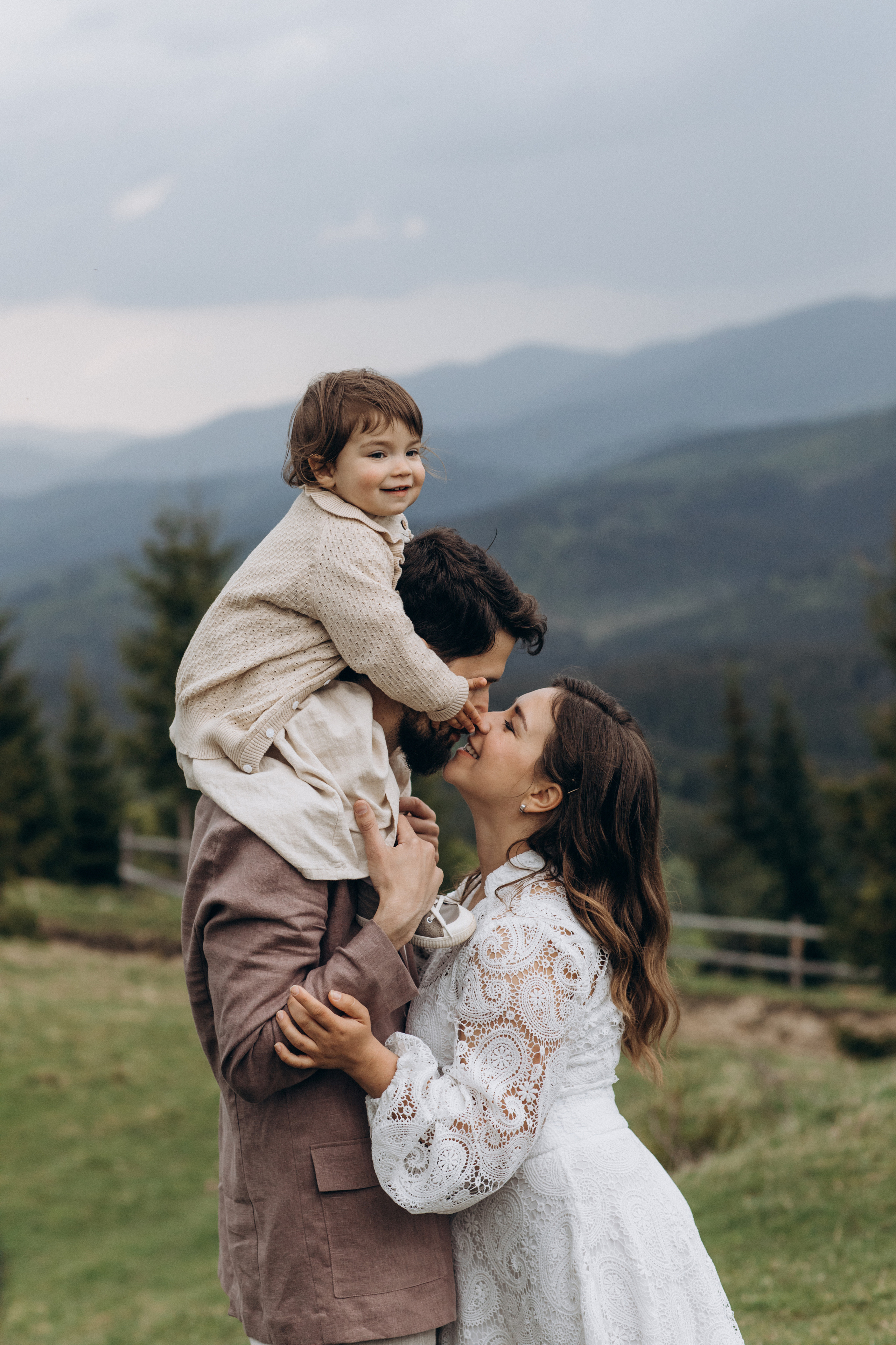 Карпаты. Никита, Флора и Аня. Семейный фотограф Оля Гладченко