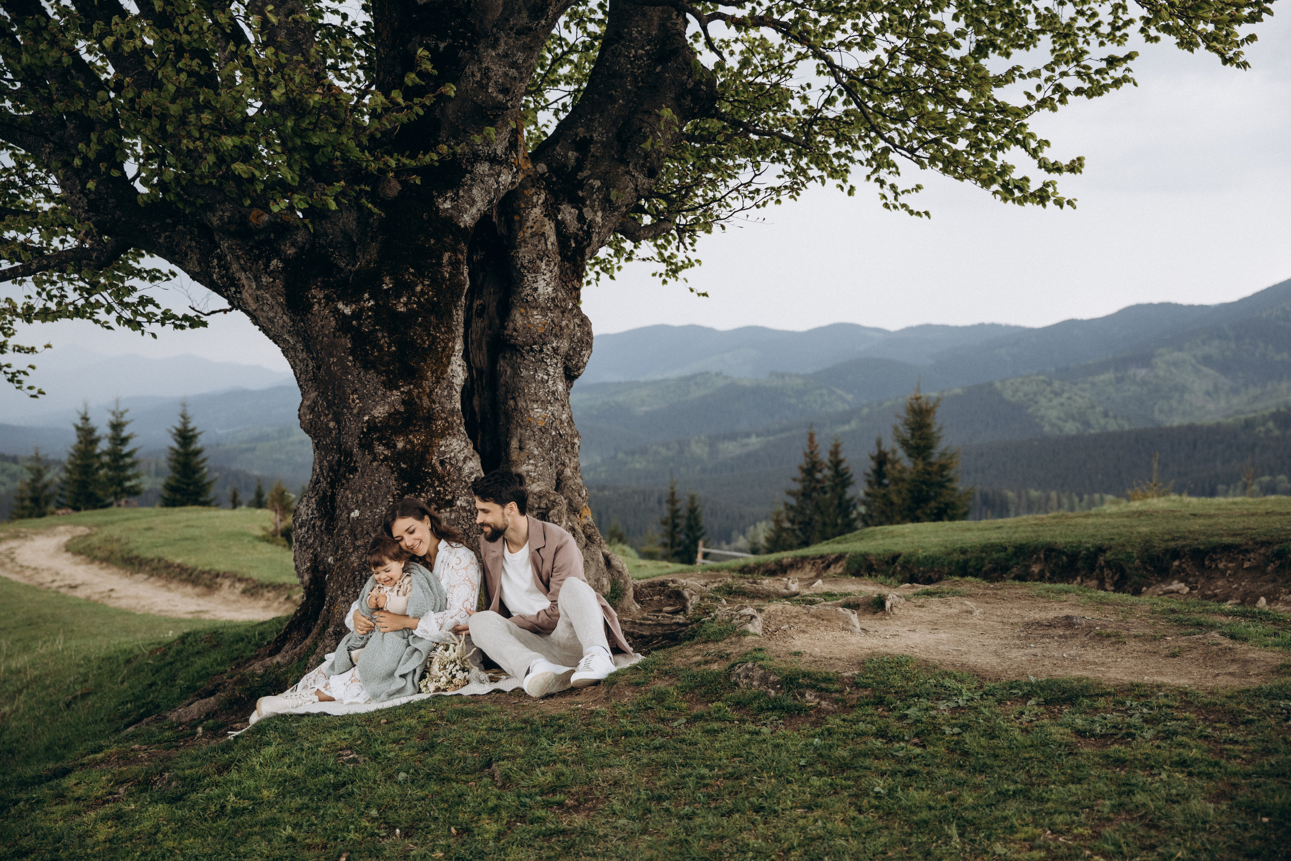 Карпаты. Никита, Флора и Аня. Семейный фотограф Оля Гладченко