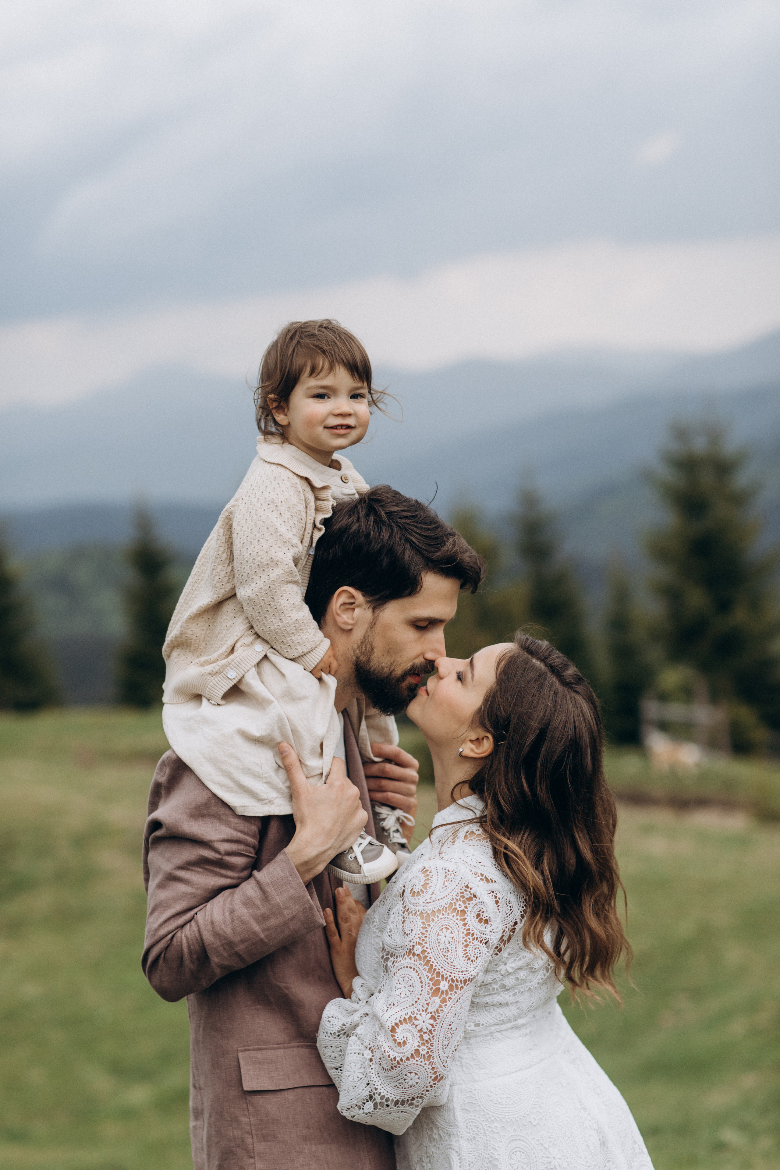 Карпаты. Никита, Флора и Аня. Семейный фотограф Оля Гладченко