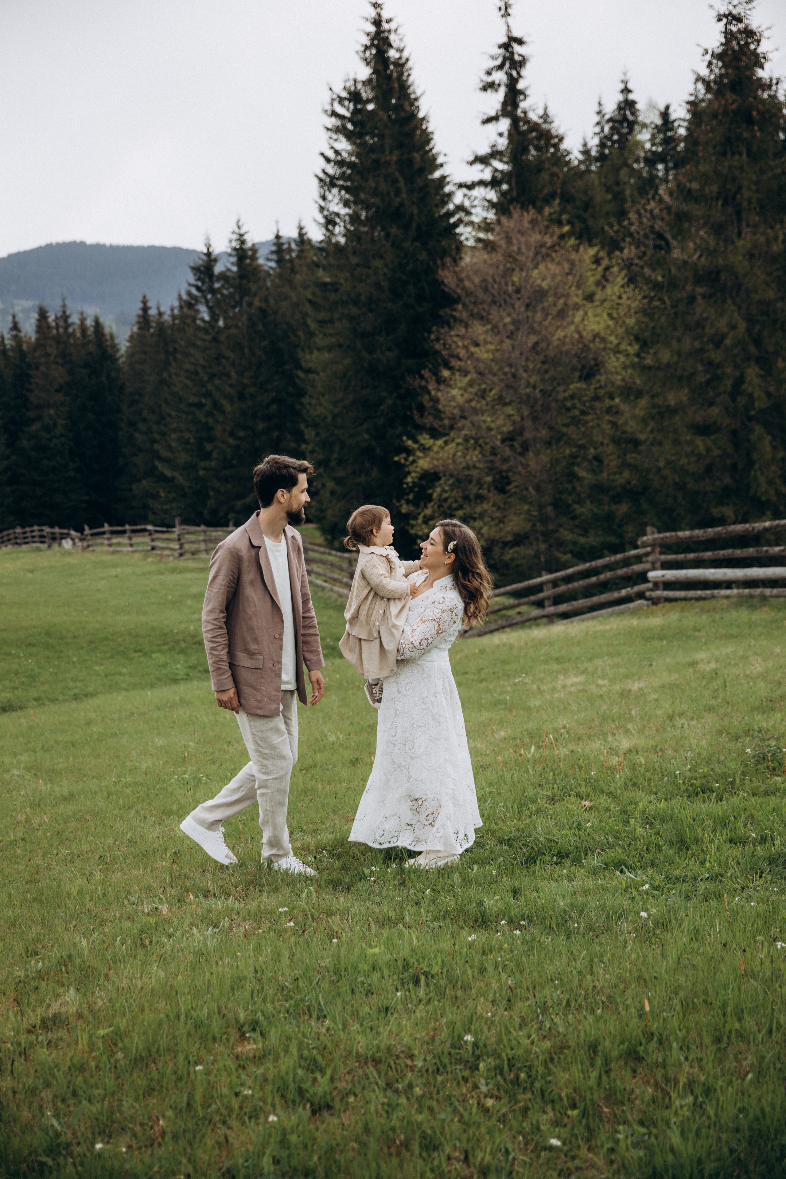 Карпаты. Никита, Флора и Аня. Семейный фотограф Оля Гладченко