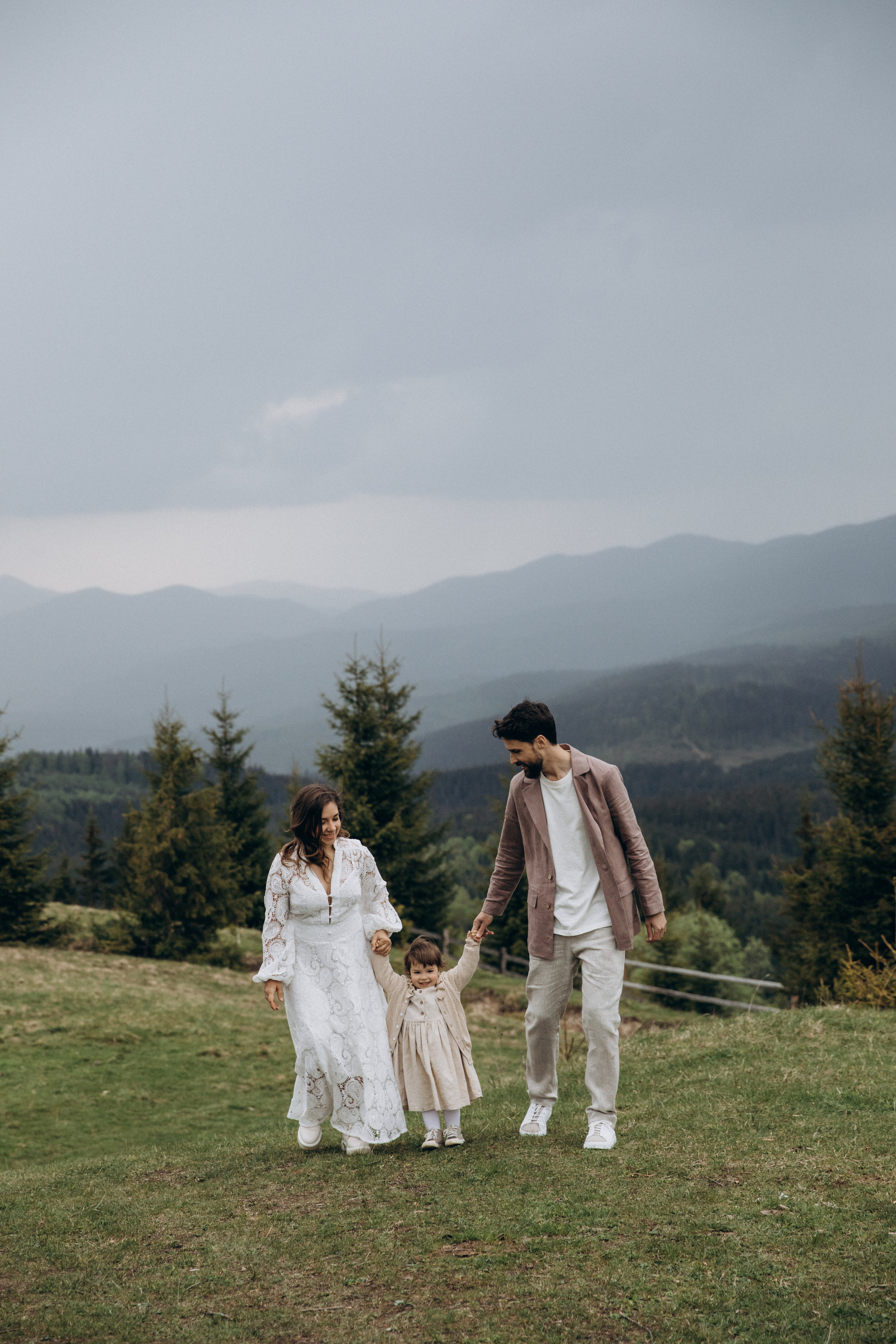 Карпаты. Никита, Флора и Аня. Семейный фотограф Оля Гладченко
