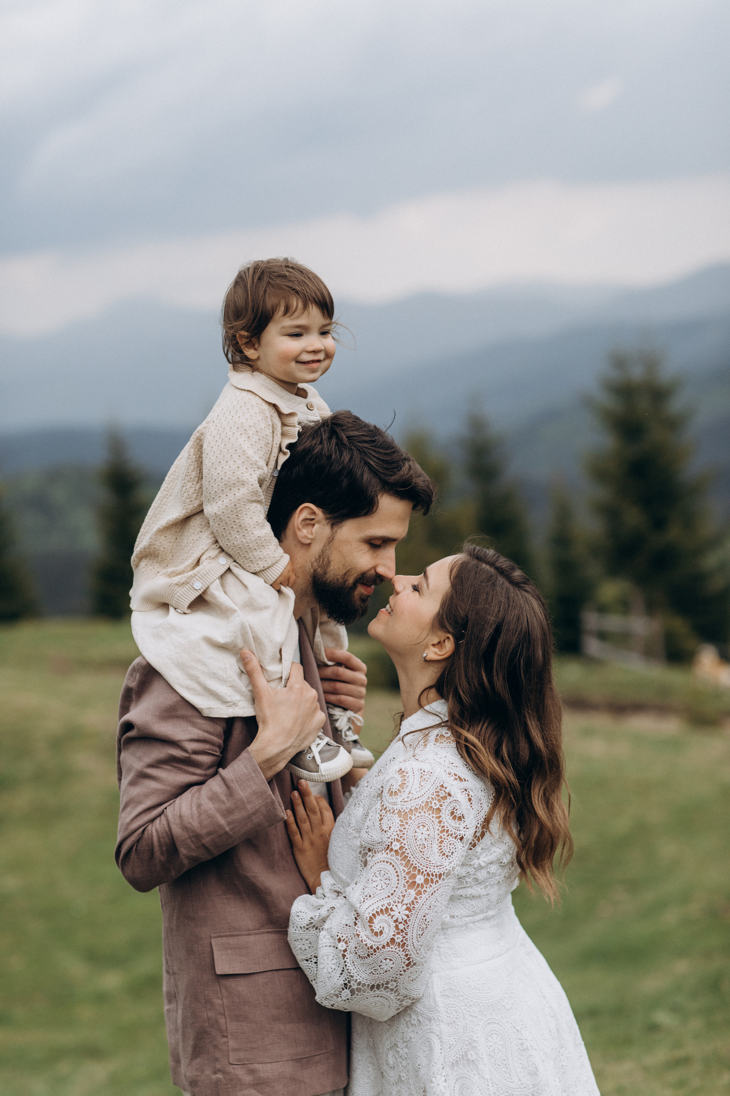Карпаты. Никита, Флора и Аня. Семейный фотограф Оля Гладченко