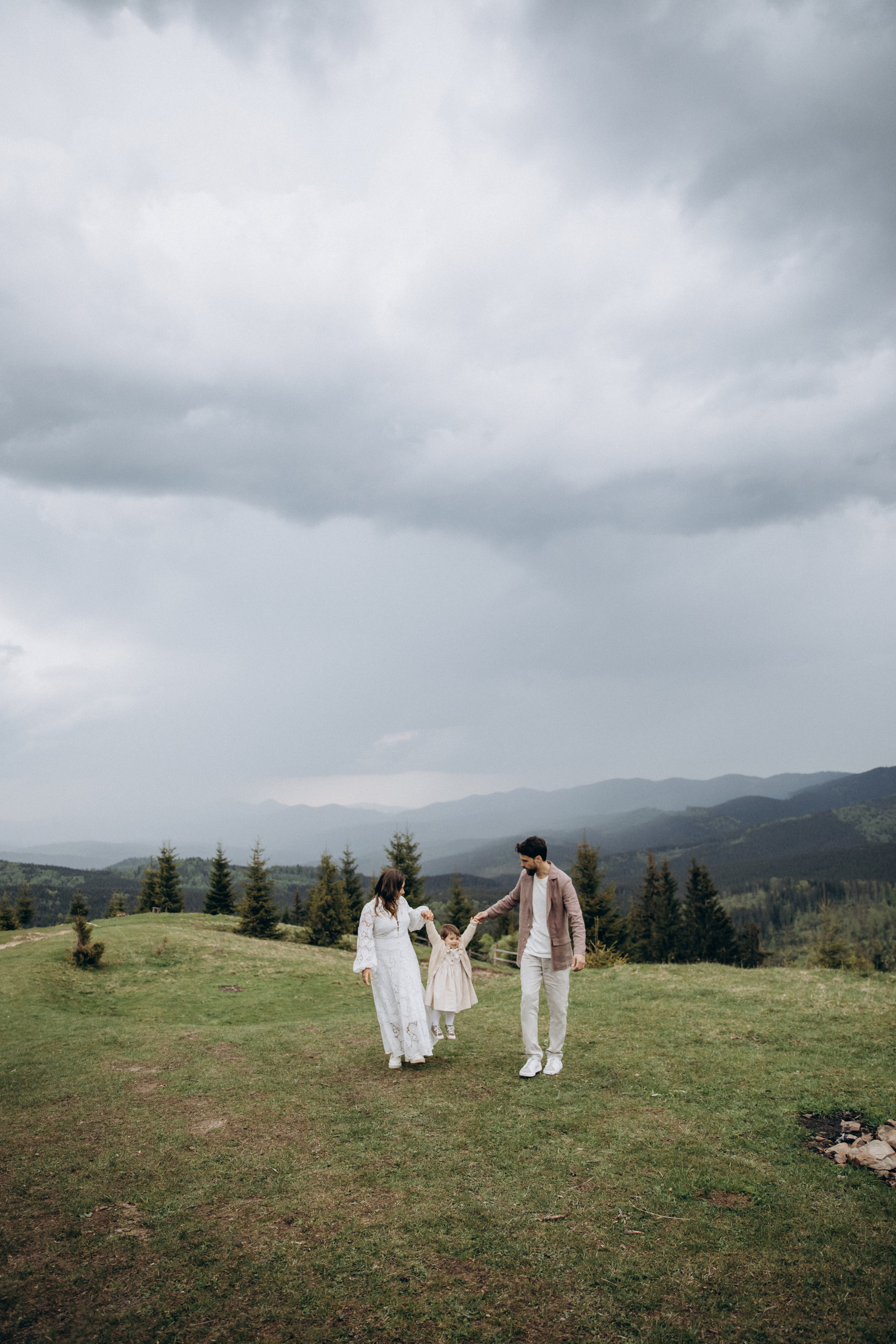 Карпаты. Никита, Флора и Аня. Семейный фотограф Оля Гладченко