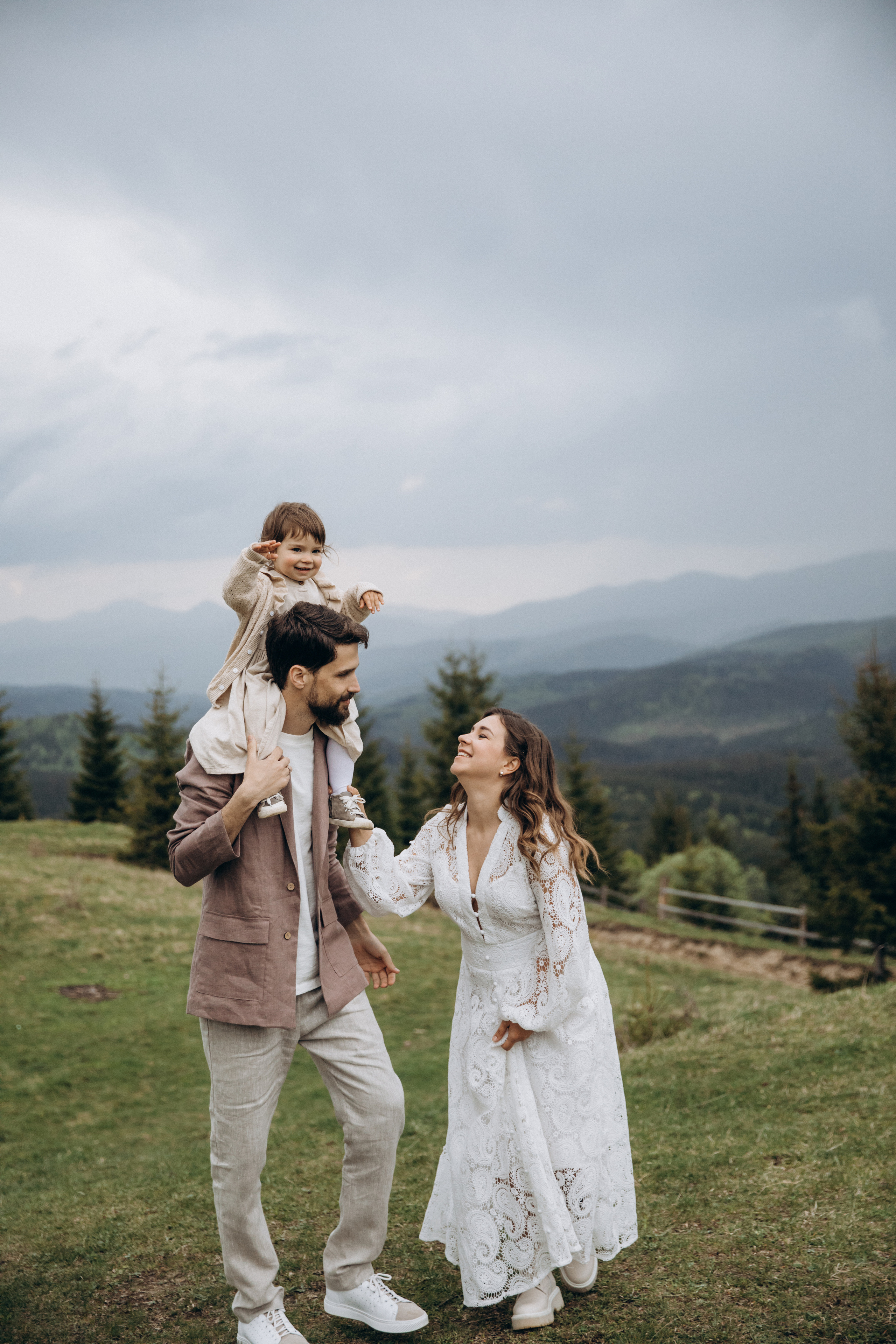 Карпаты. Никита, Флора и Аня. Семейный фотограф Оля Гладченко