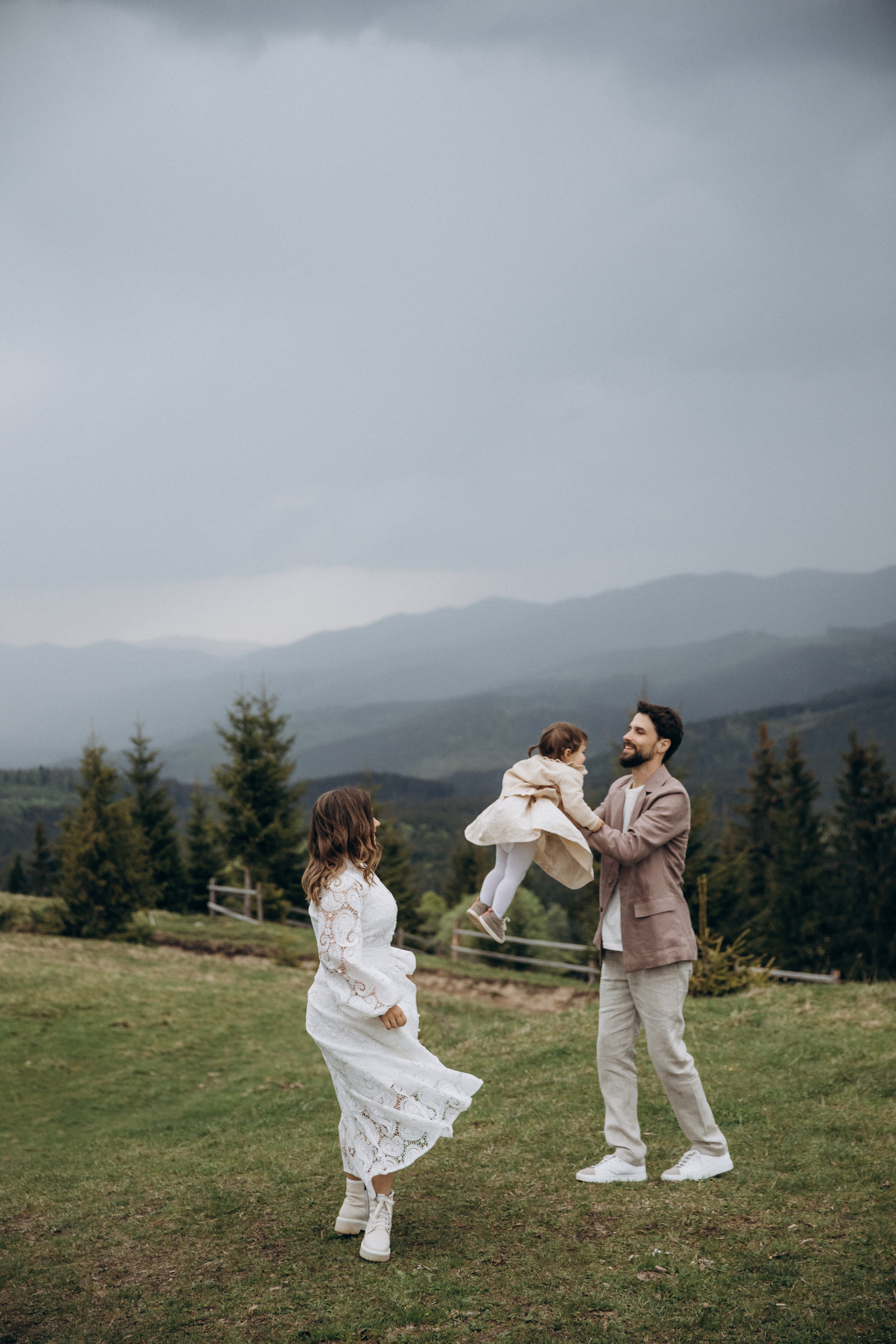 Карпаты. Никита, Флора и Аня. Семейный фотограф Оля Гладченко