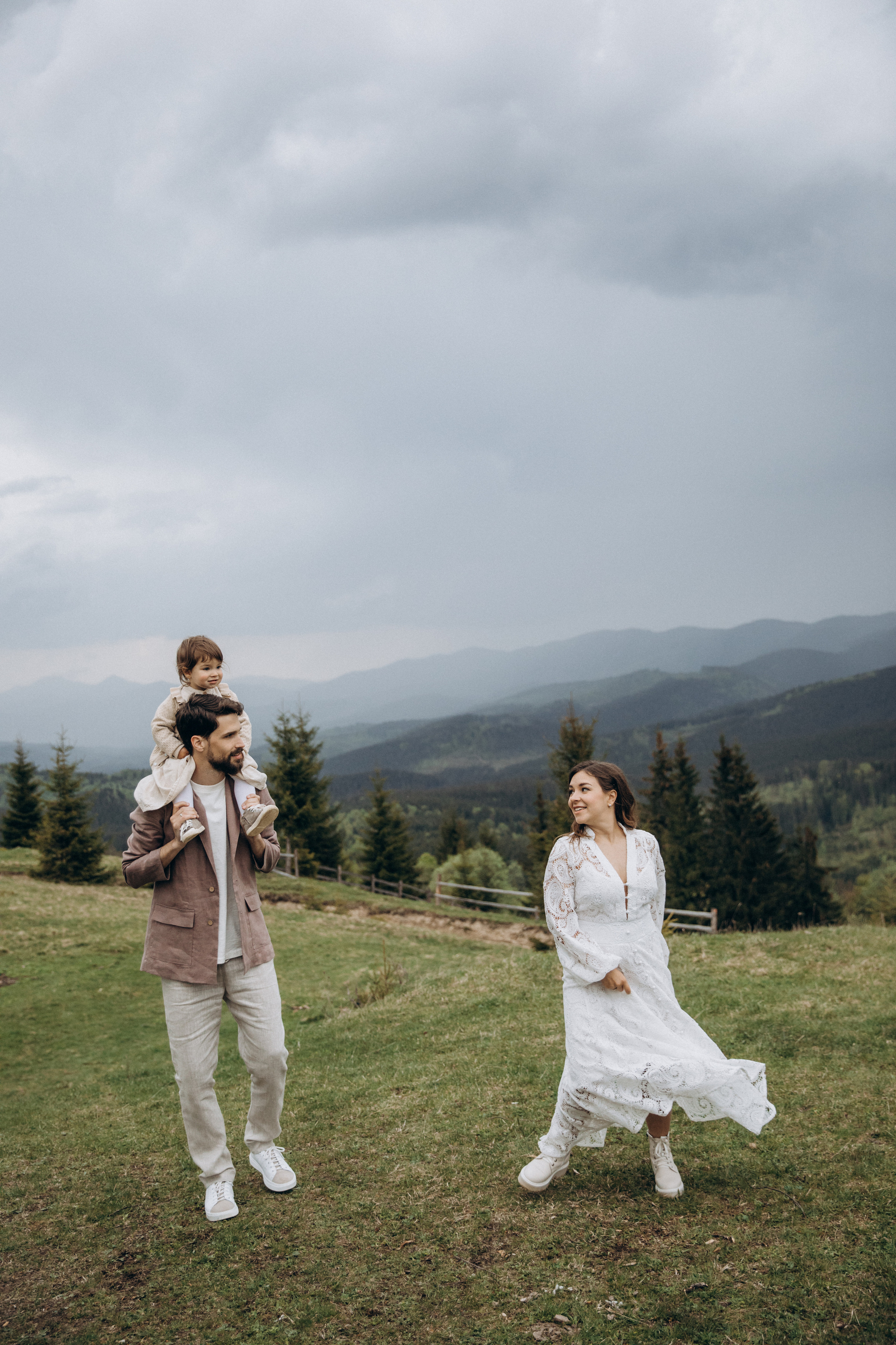 Карпаты. Никита, Флора и Аня. Семейный фотограф Оля Гладченко