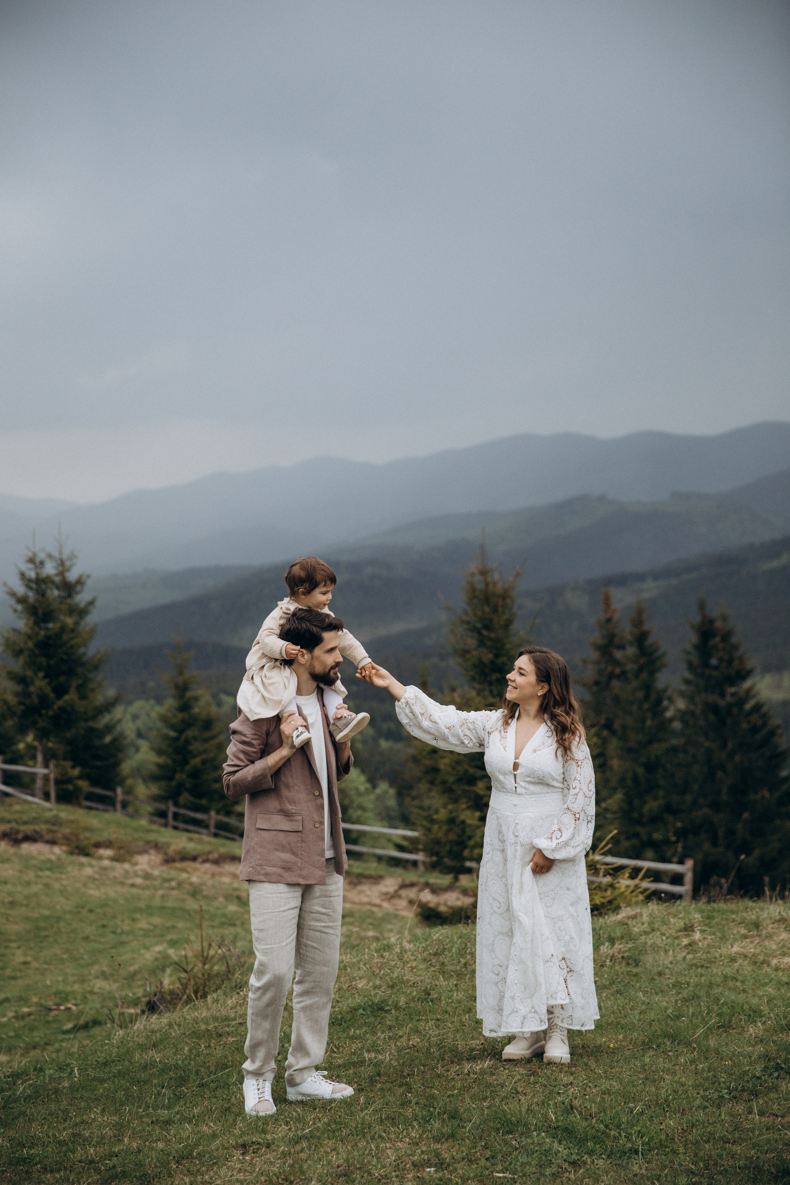 Карпаты. Никита, Флора и Аня. Семейный фотограф Оля Гладченко