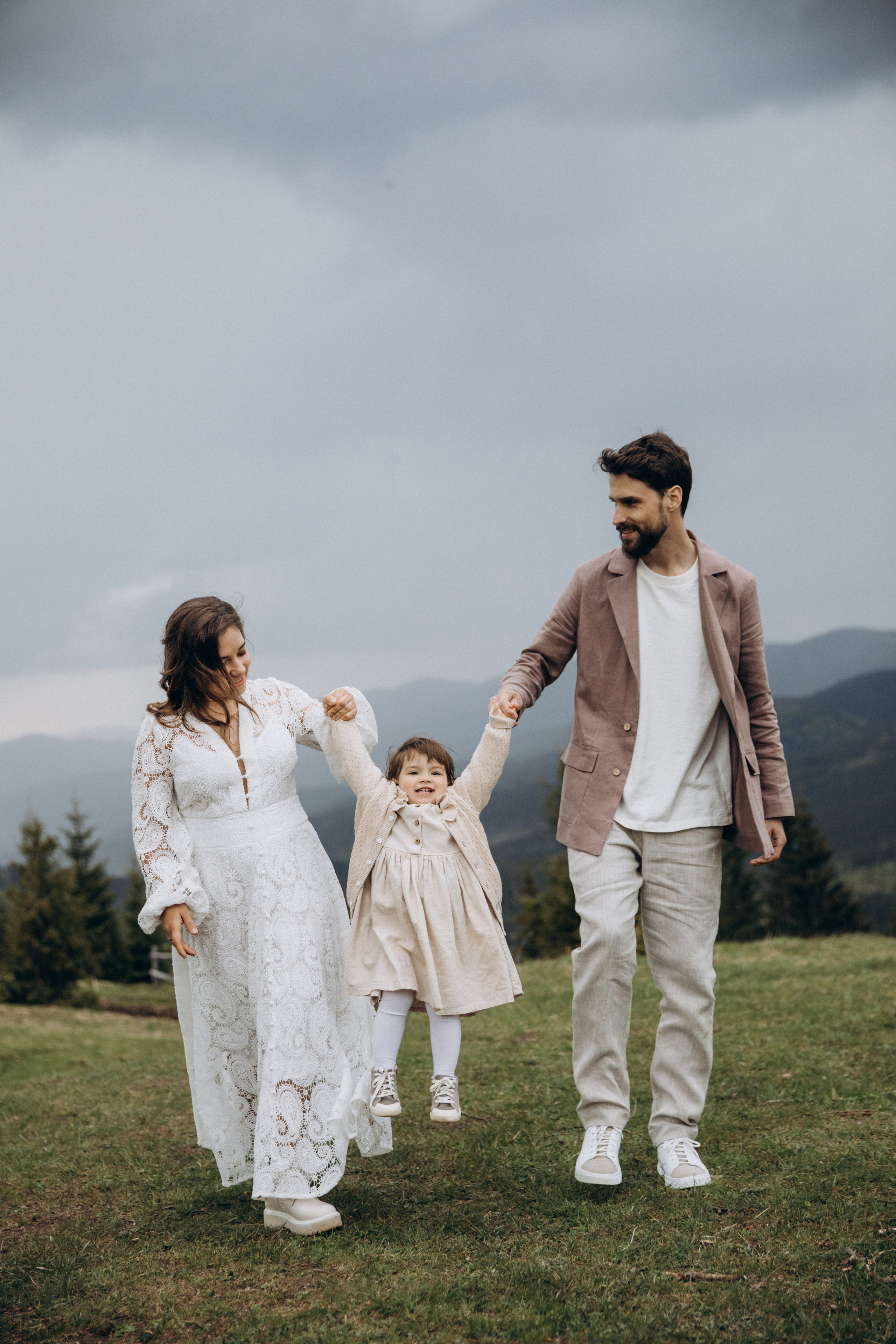 Карпаты. Никита, Флора и Аня. Семейный фотограф Оля Гладченко