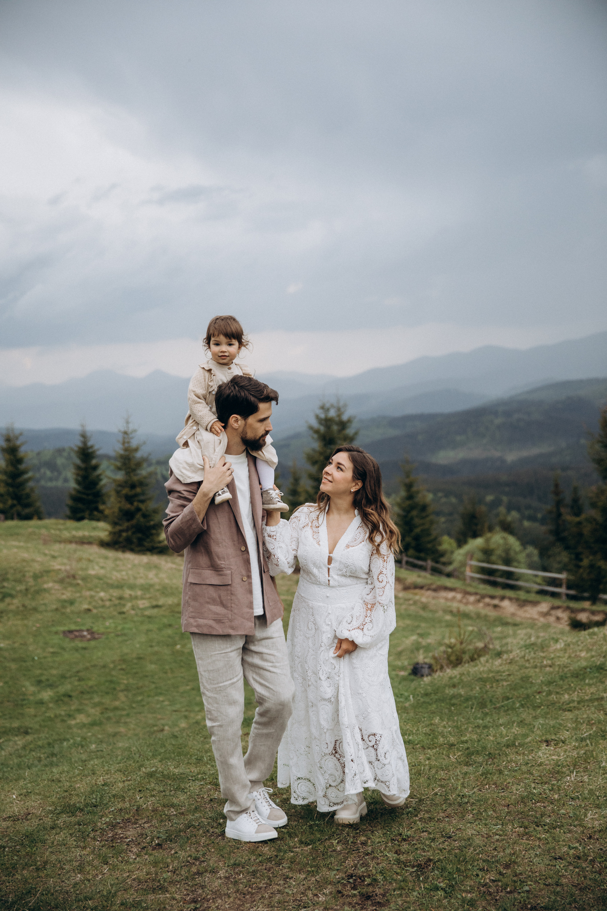 Карпаты. Никита, Флора и Аня. Семейный фотограф Оля Гладченко
