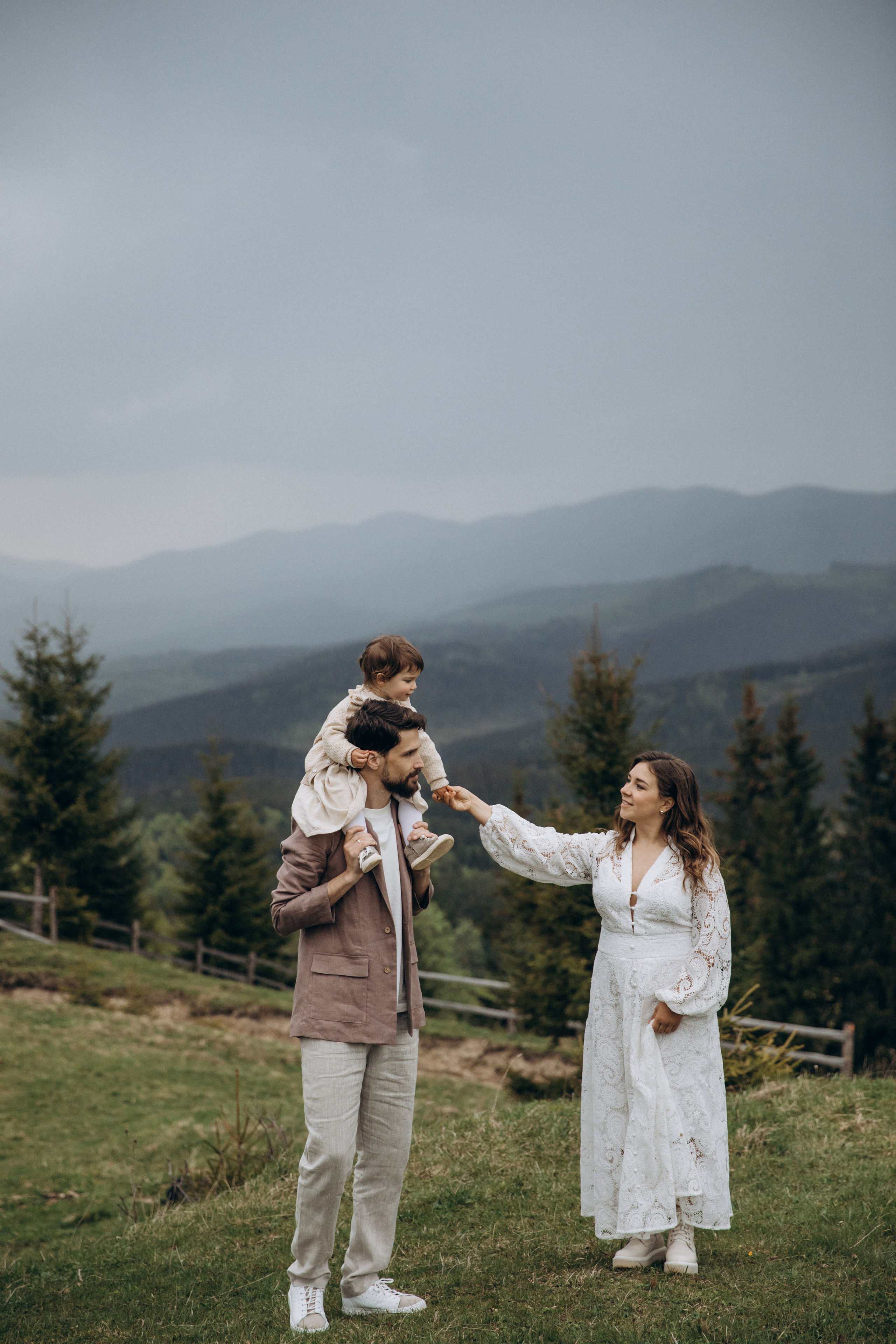 Карпаты. Никита, Флора и Аня. Семейный фотограф Оля Гладченко