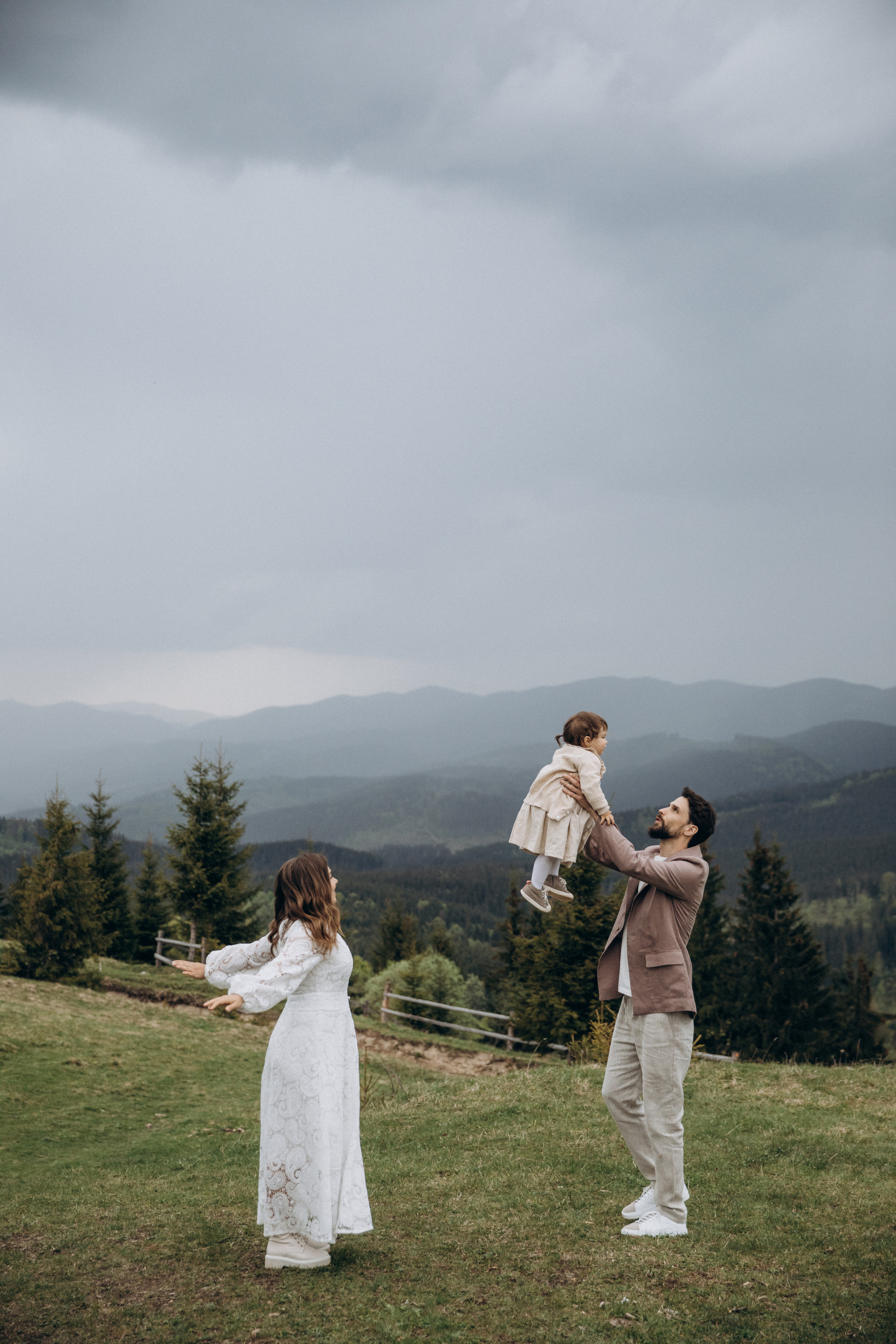 Карпаты. Никита, Флора и Аня. Семейный фотограф Оля Гладченко
