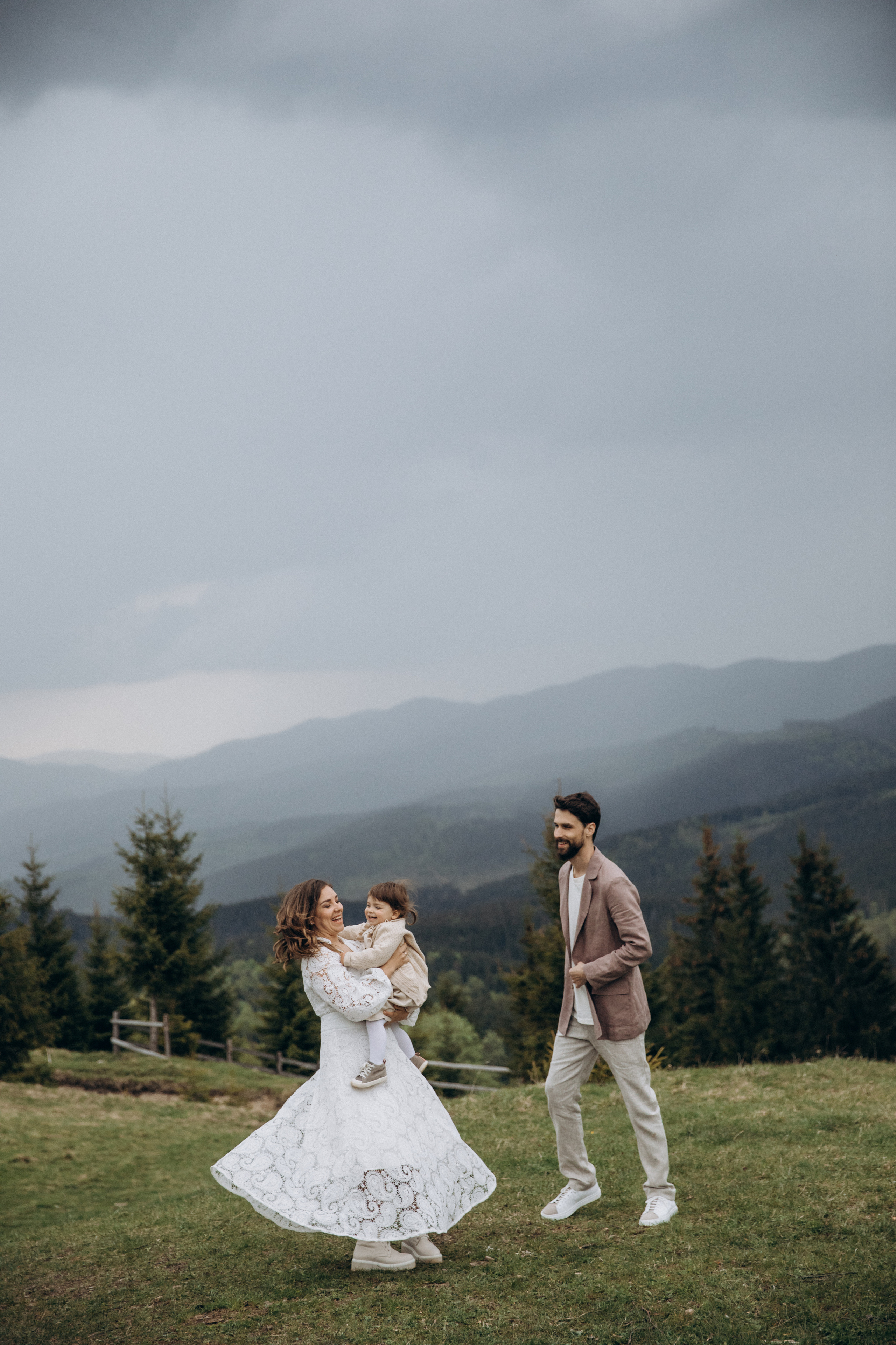 Карпаты. Никита, Флора и Аня. Семейный фотограф Оля Гладченко