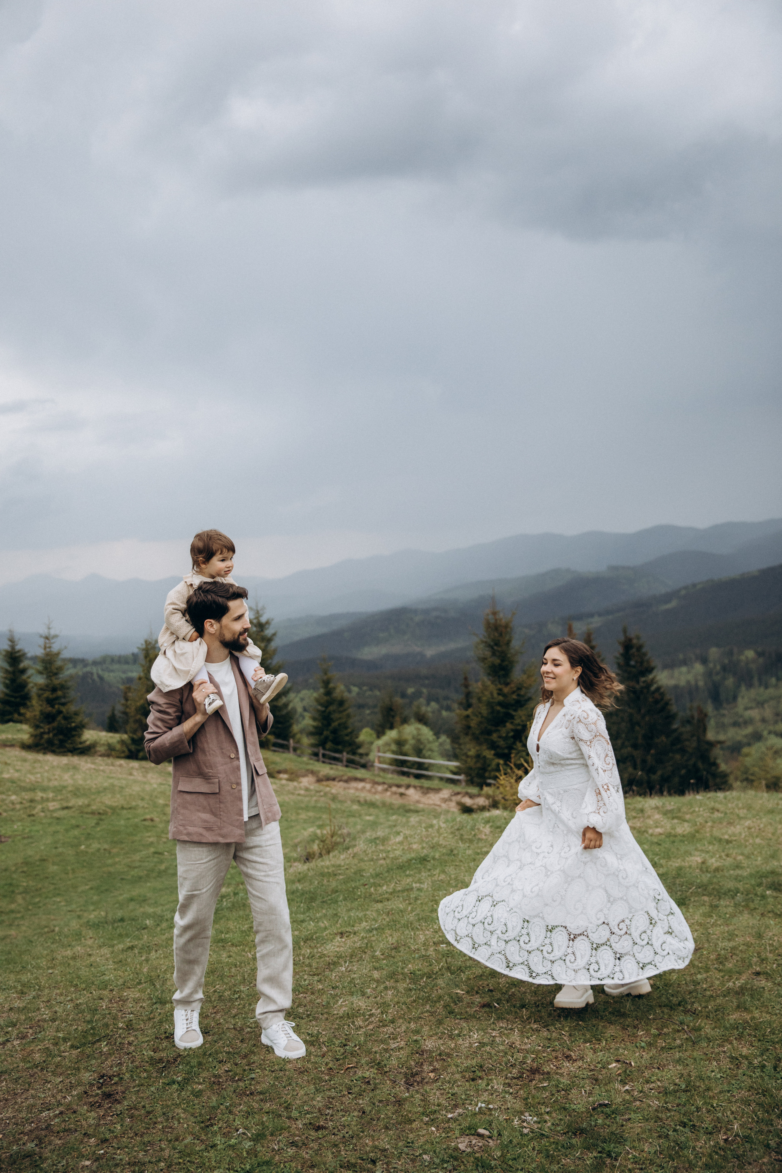 Карпаты. Никита, Флора и Аня. Семейный фотограф Оля Гладченко