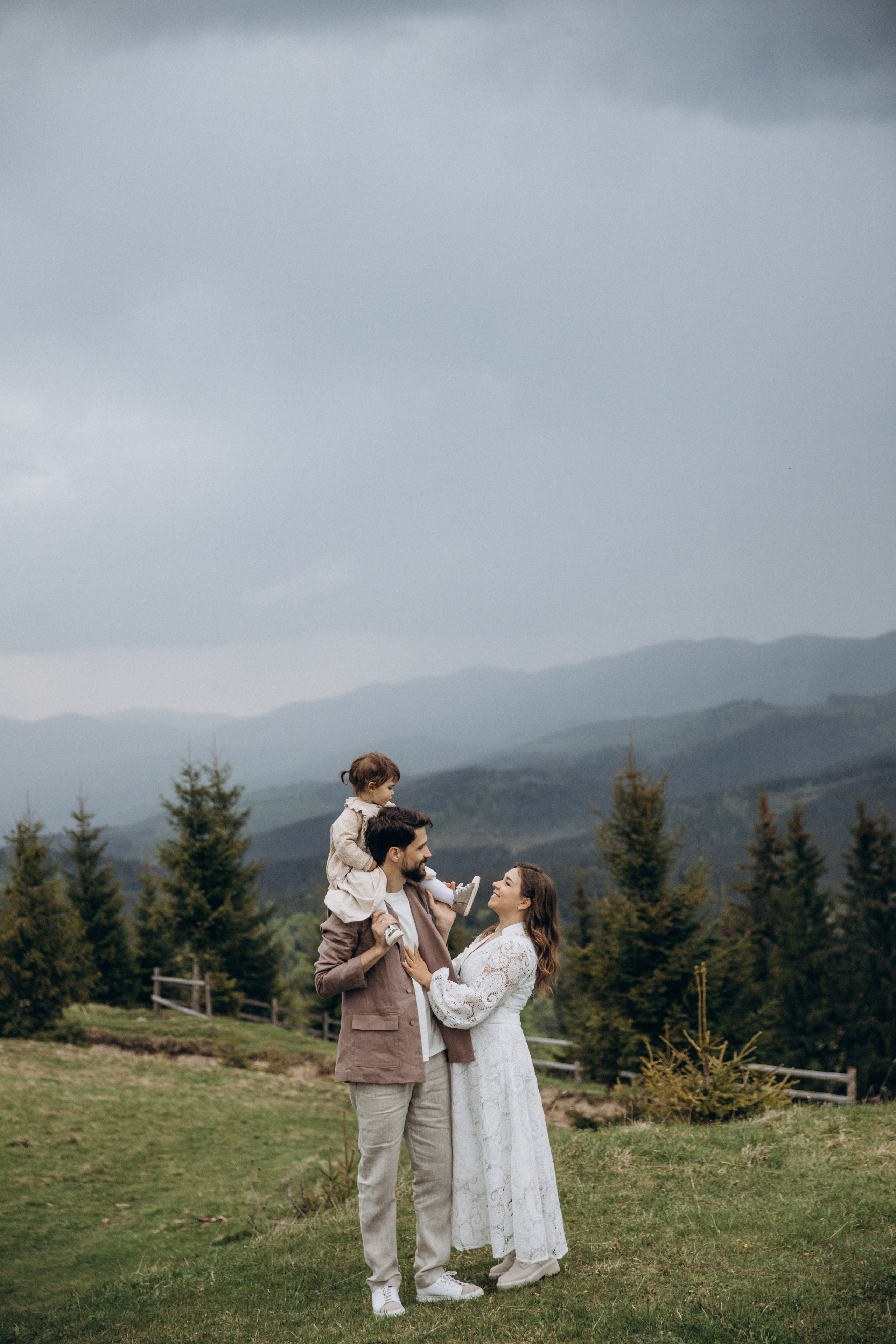 Карпаты. Никита, Флора и Аня. Семейный фотограф Оля Гладченко