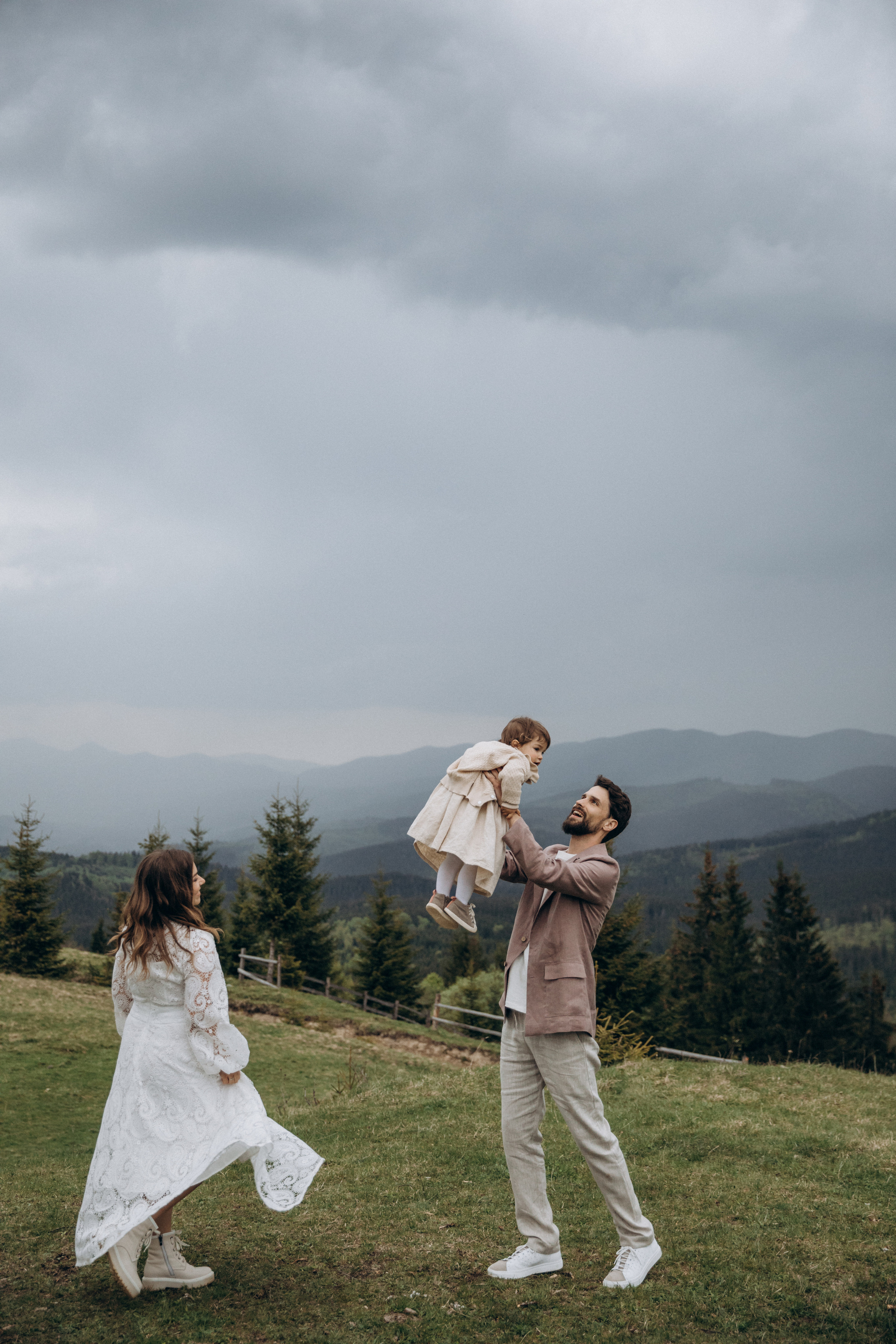Карпаты. Никита, Флора и Аня. Семейный фотограф Оля Гладченко