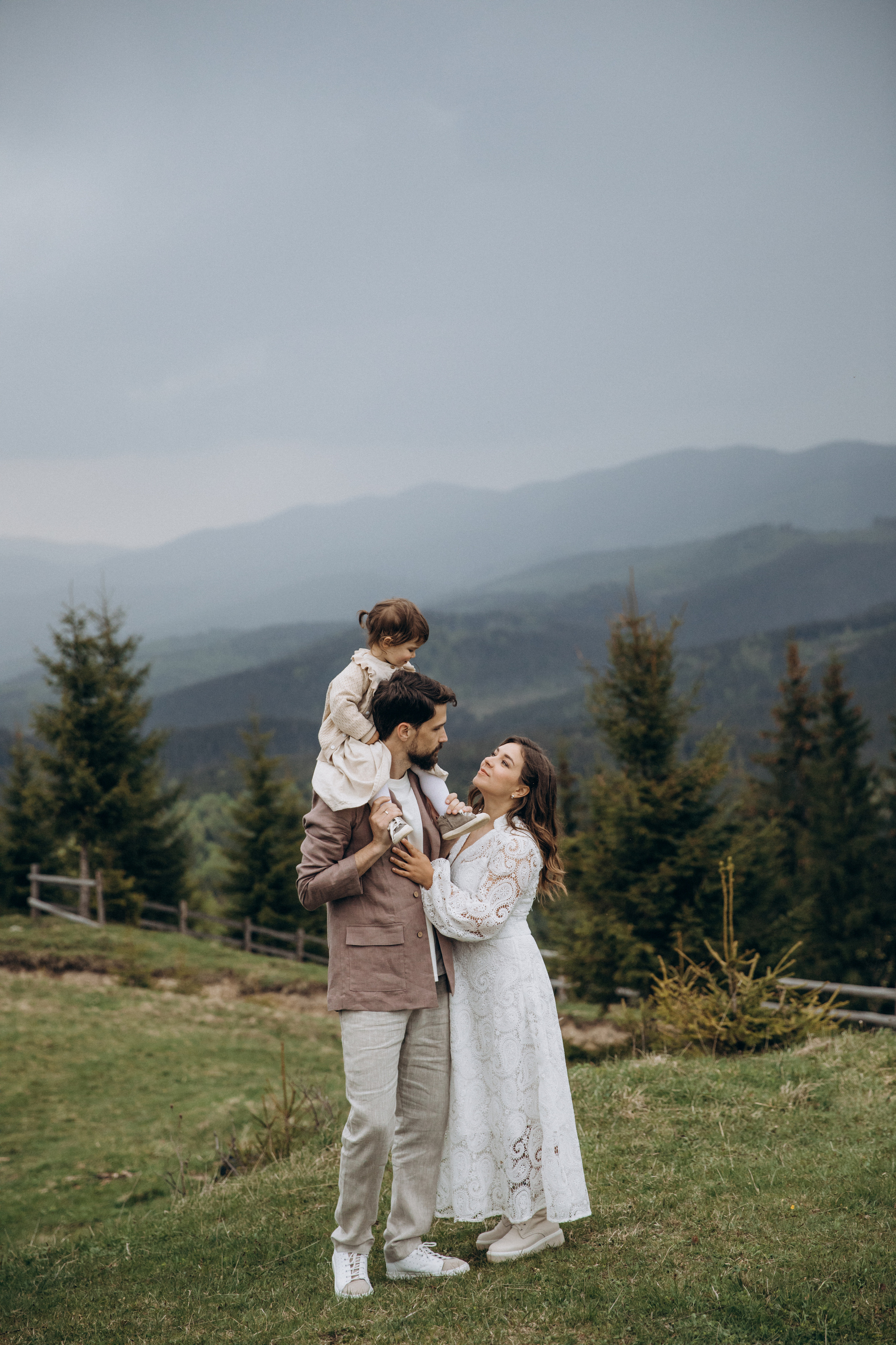 Карпаты. Никита, Флора и Аня. Семейный фотограф Оля Гладченко