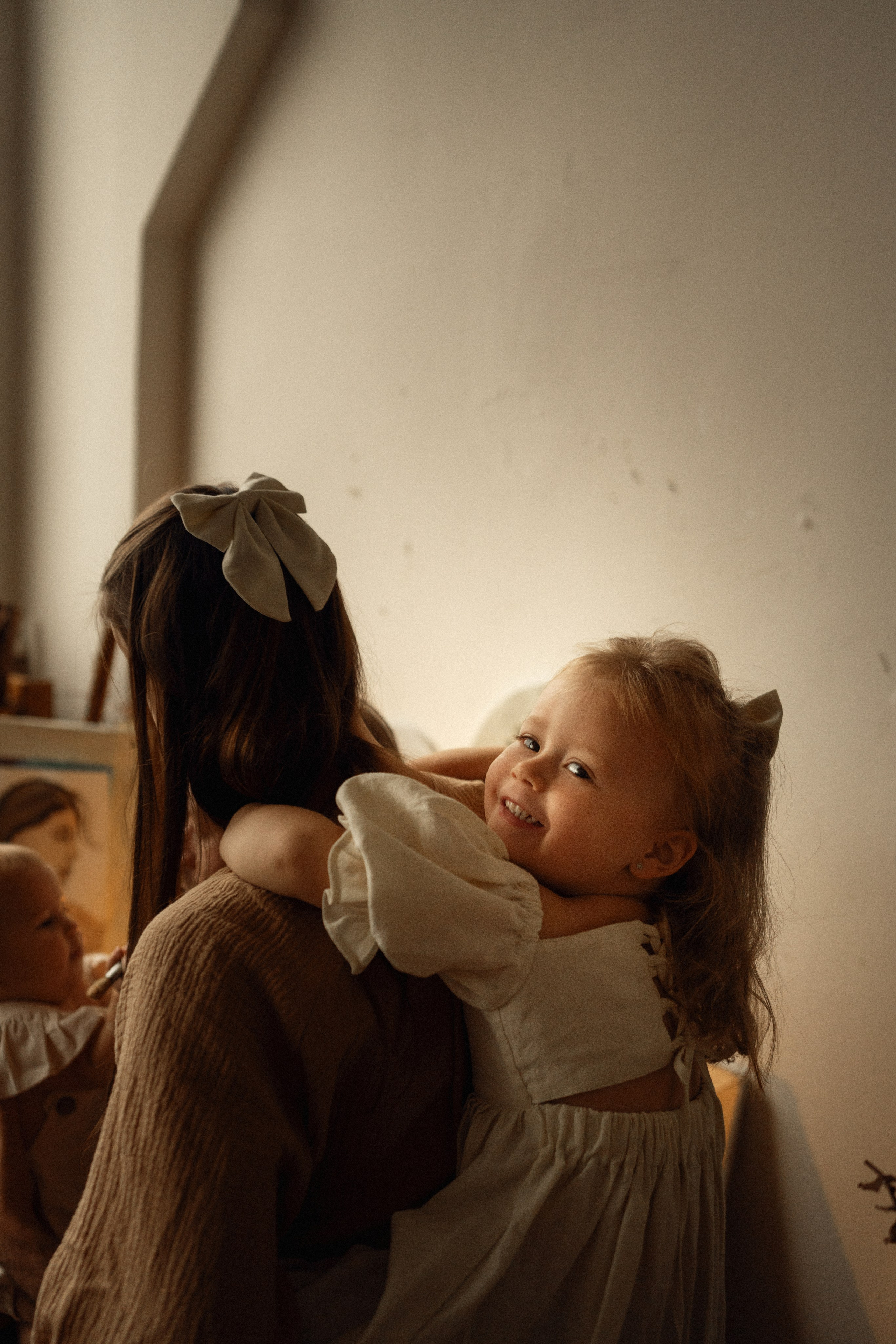 В мастерской художника. Семейный фотограф Москва. Фотограф беременности и материнства Москва