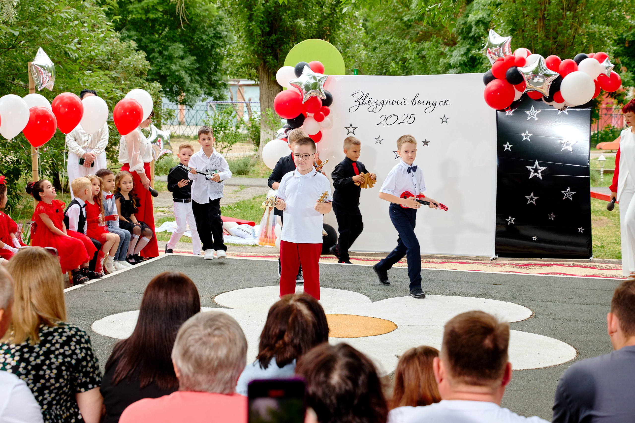 Выпускной 45 сад. Фотограф Выпускные альбомы Таганрог Сергей Коробченко