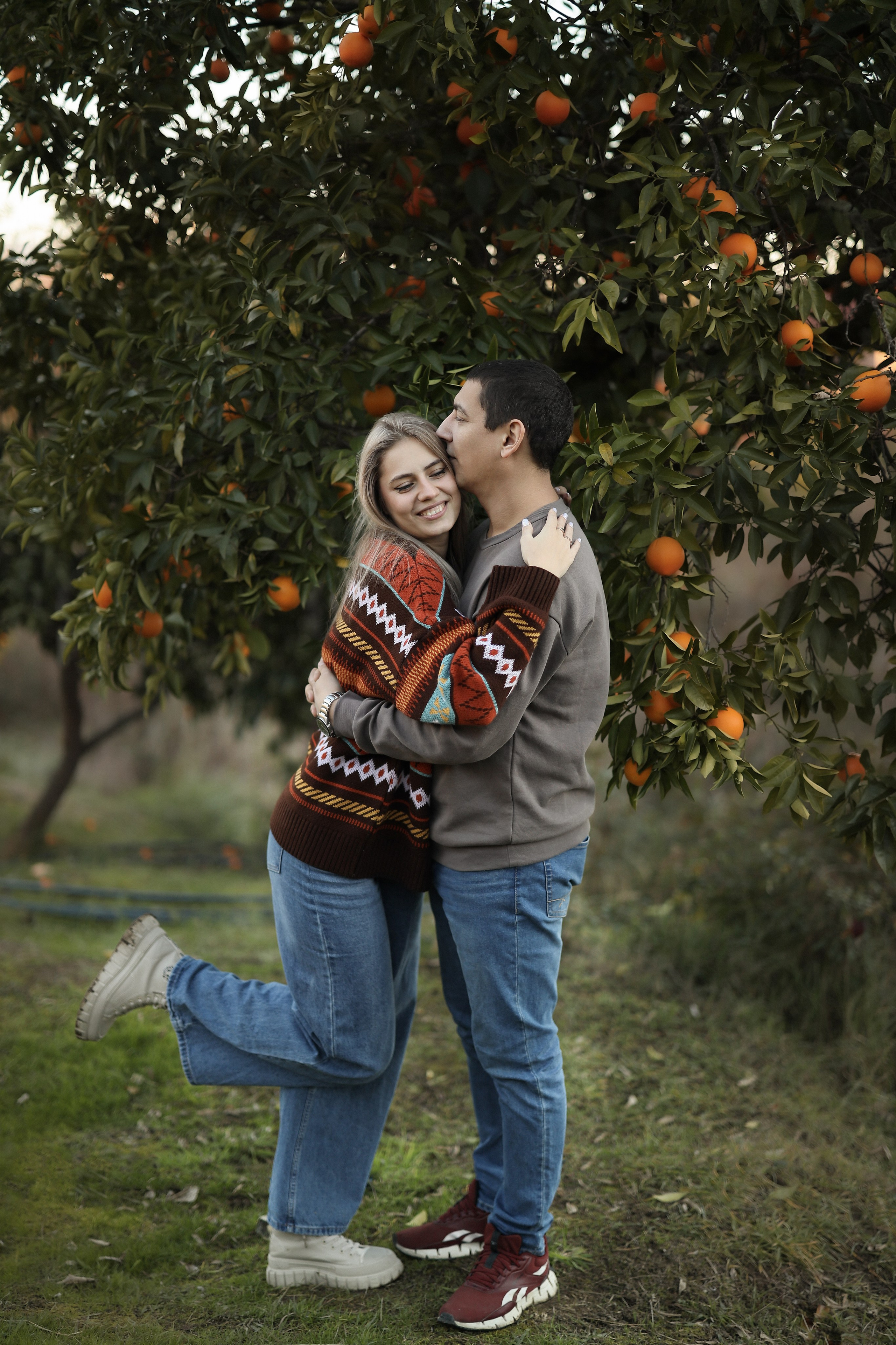 Фотосессия в мандариновом саду в Новом Афоне, Абхазия. Свадебный и семейный фотограф в Абхазии Жанна Соснина