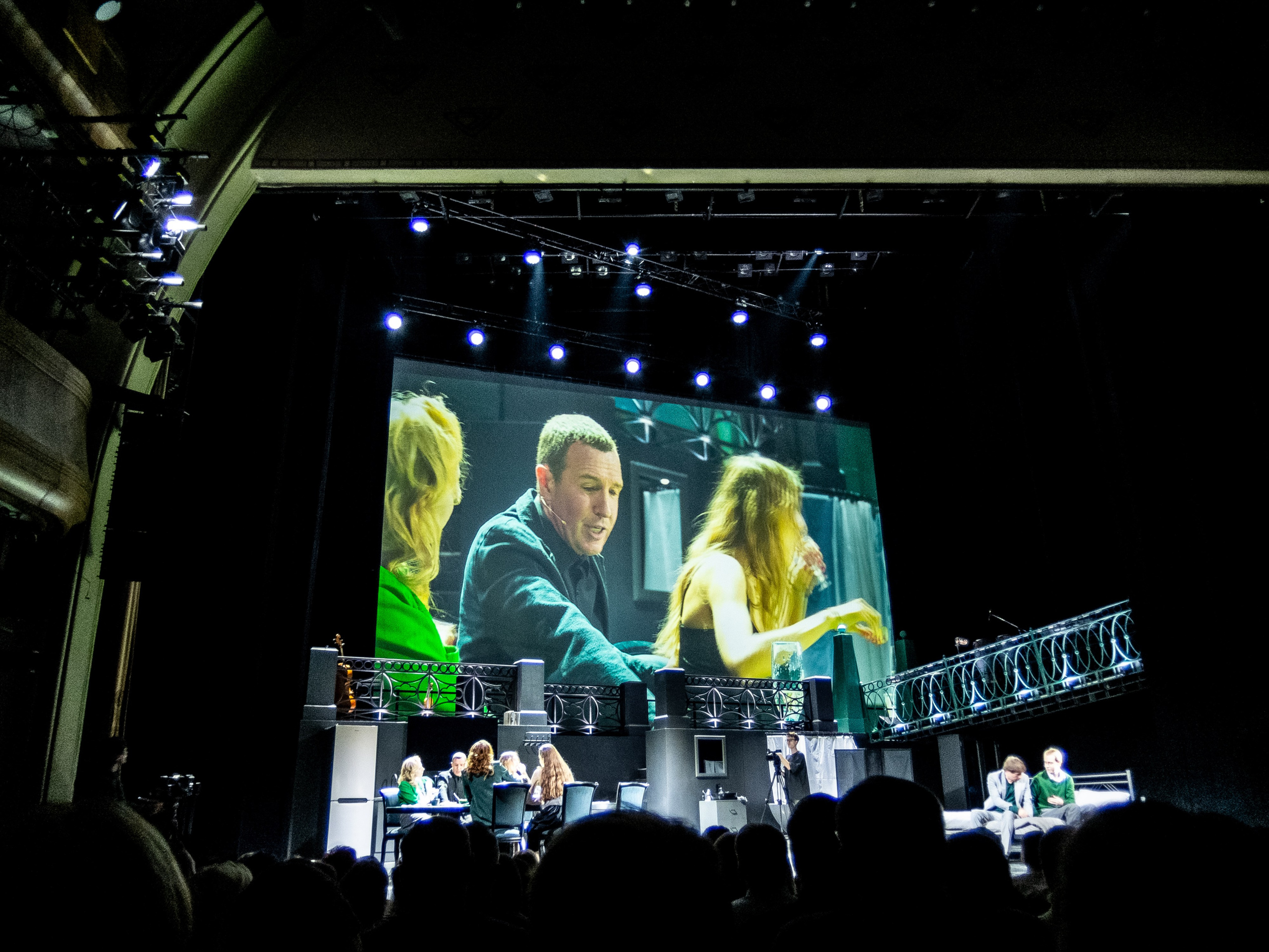 Маскарад с закрытыми глазами. Переосмысление. Искусство фотографии. Мария Осокина