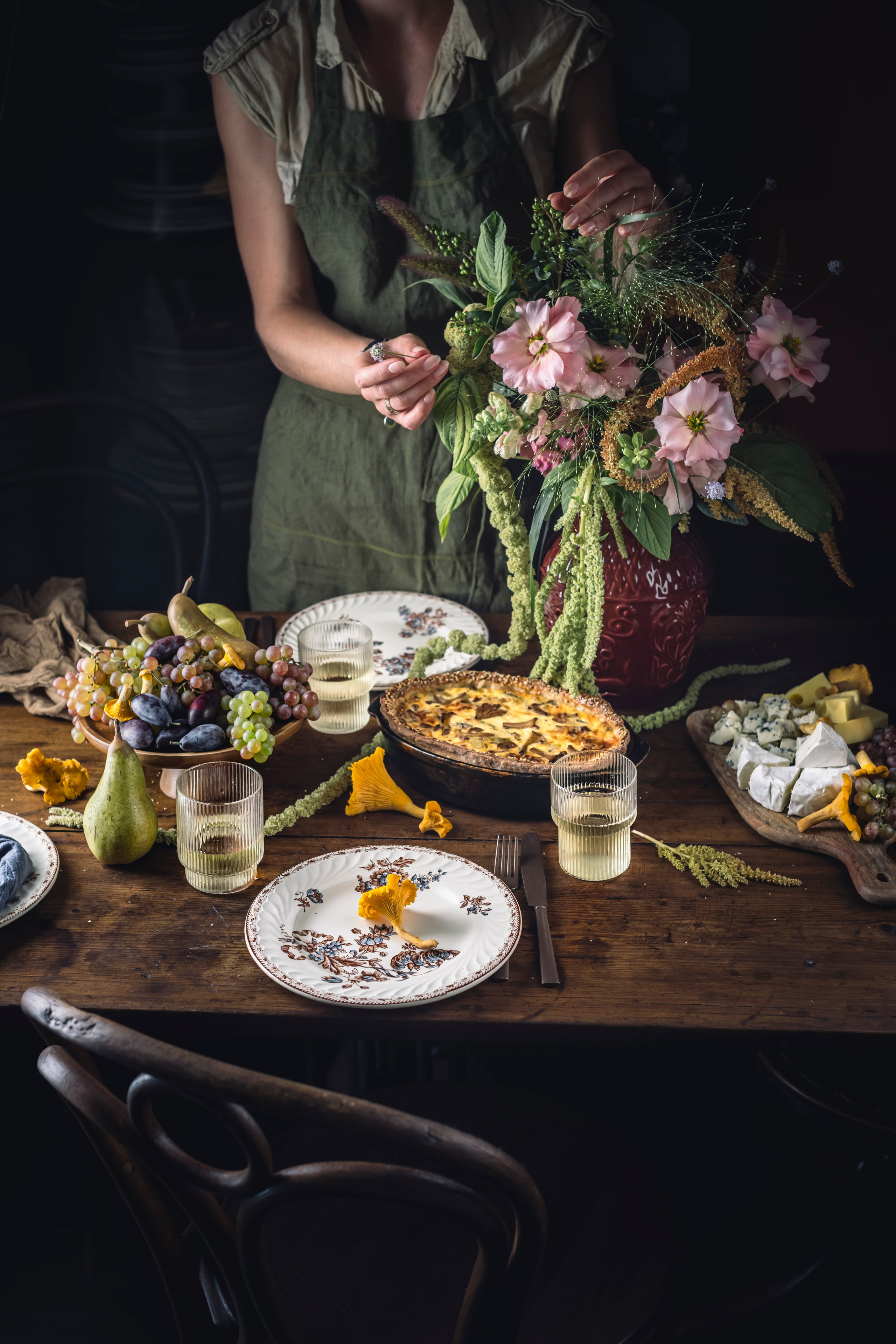 Киш с лисичками сервировка. Foodie Stories (гастрономические истории) рекламная фуд-фотосъёмка, Москва