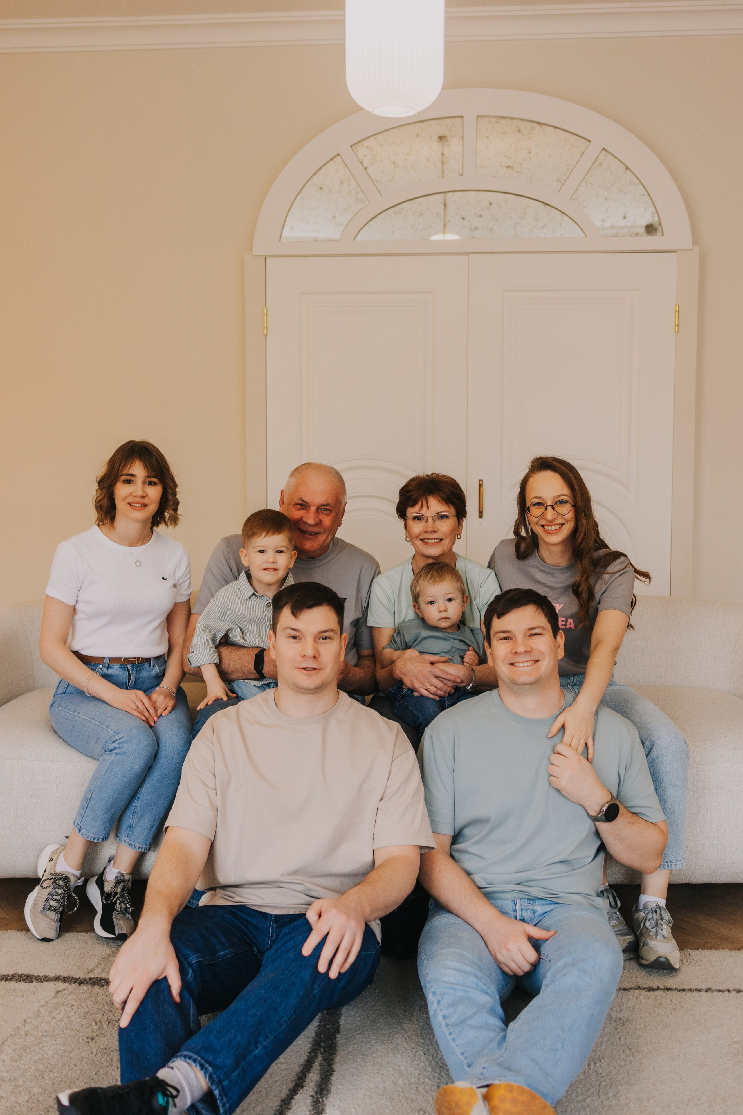 Большая семья. Домашняя фотосессия
