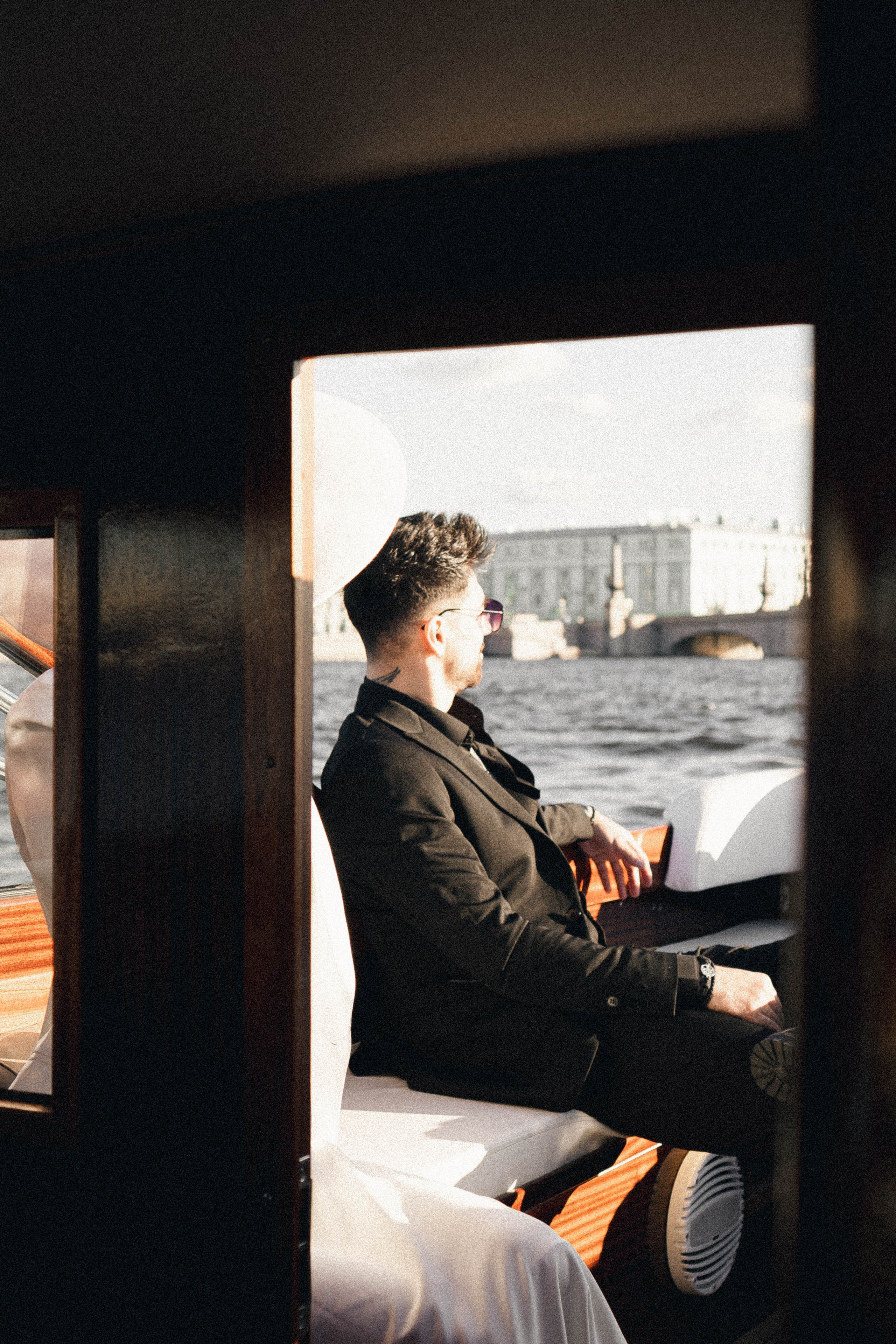 СВАДЕНБНАЯ СЬЕМКА НА КАТЕРЕ ПО КАНАЛАМ САНКТ-ПЕТЕРБУРГА И В АКВАТОРИИ НЕВЫ. Профессиональный фотограф, Санкт-Петербург — Виктория Богомолова