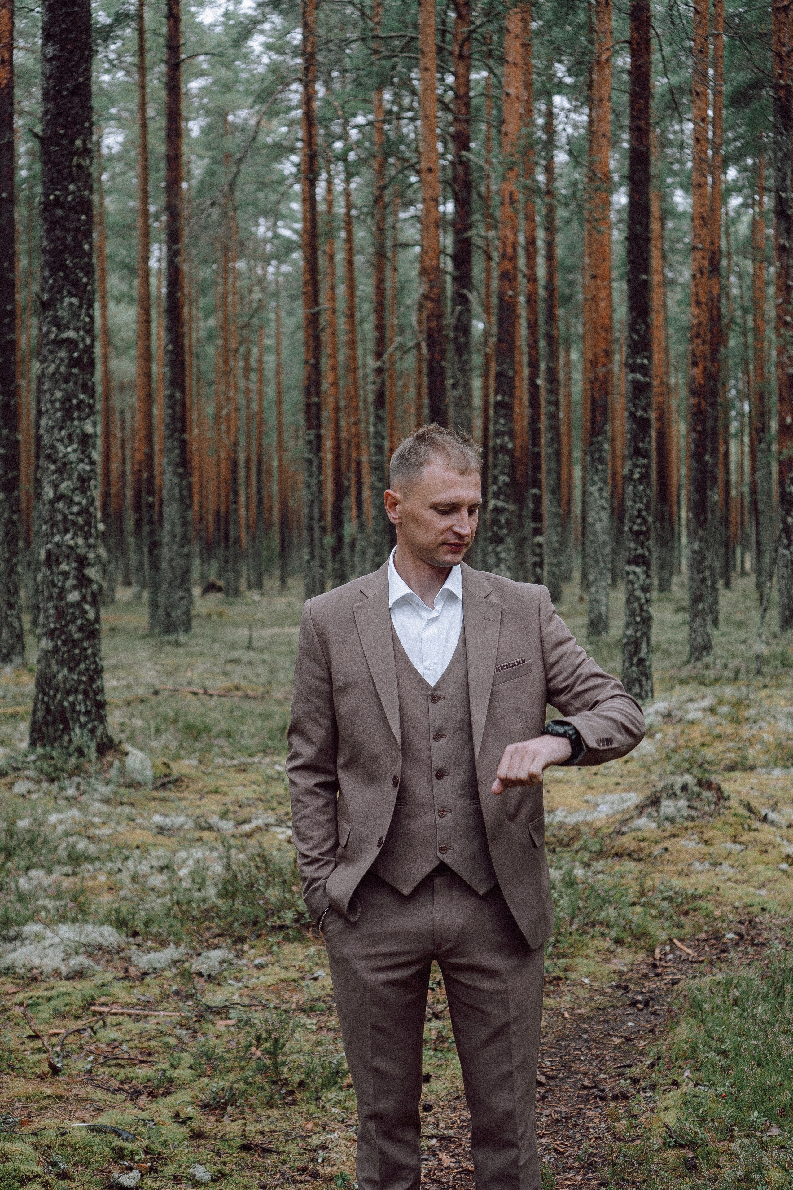 СВАДЕБНАЯ ФОТОСЕССИИЯ ПАРЫ В ГОРОДЕ ПРИОЗЕРСК В СОСНОВОМ ЛЕСУ И С ПИКАПОМ. Профессиональный фотограф, Санкт-Петербург — Виктория Богомолова