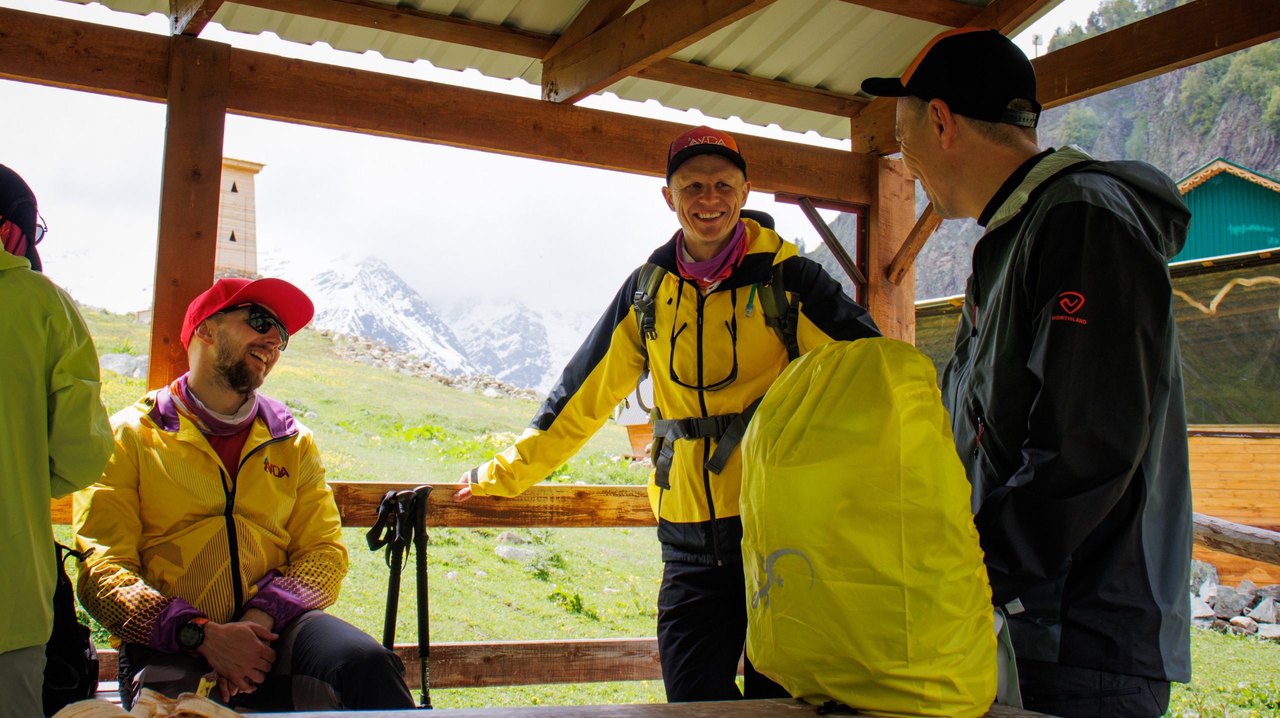 Трекинг / Терскольский водопад. Фотограф на трекинг и восхождение Эльбрус, Приэльбрусье. Елизавета Бобок