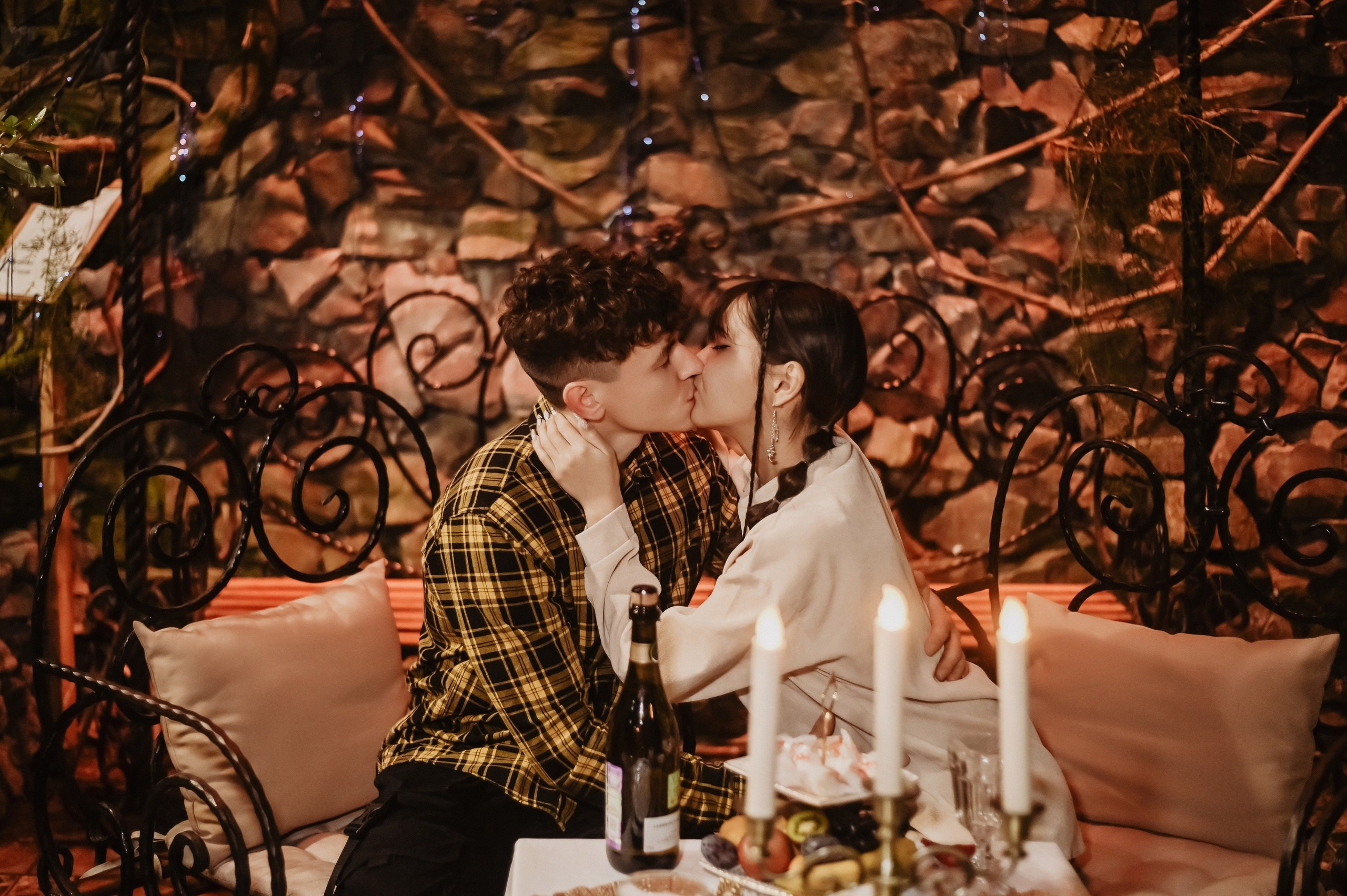 «Предложение руки и сердца» в ботаническом саду вечером. Семейный и свадебный фотограф в г. Уфа Динара