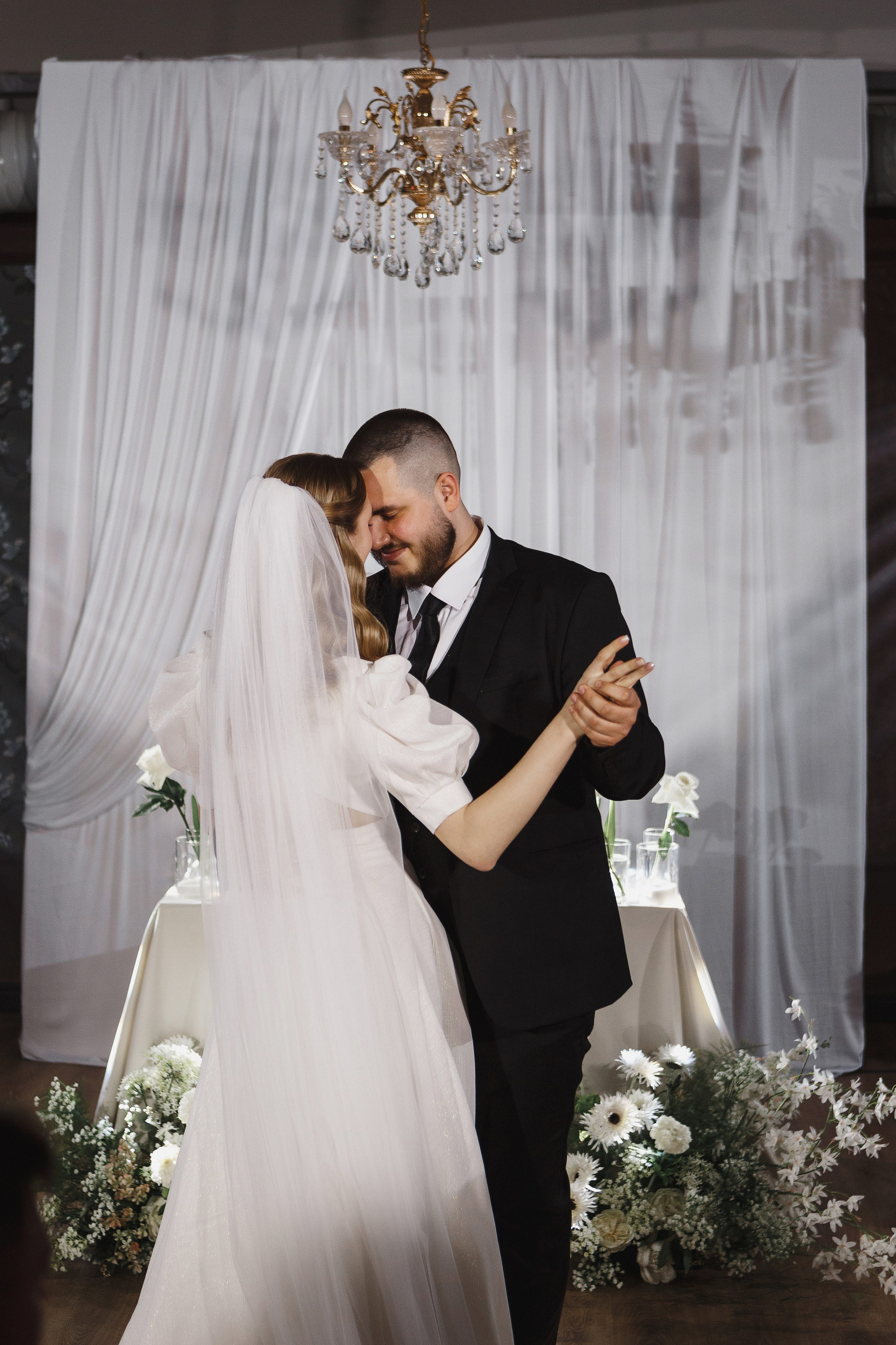 Свадебная фотосессия Саши и Насти в ресторане Чехов Сад, Таганрог. Свадебный и семейный фотограф в Таганроге Бакарюк Антон