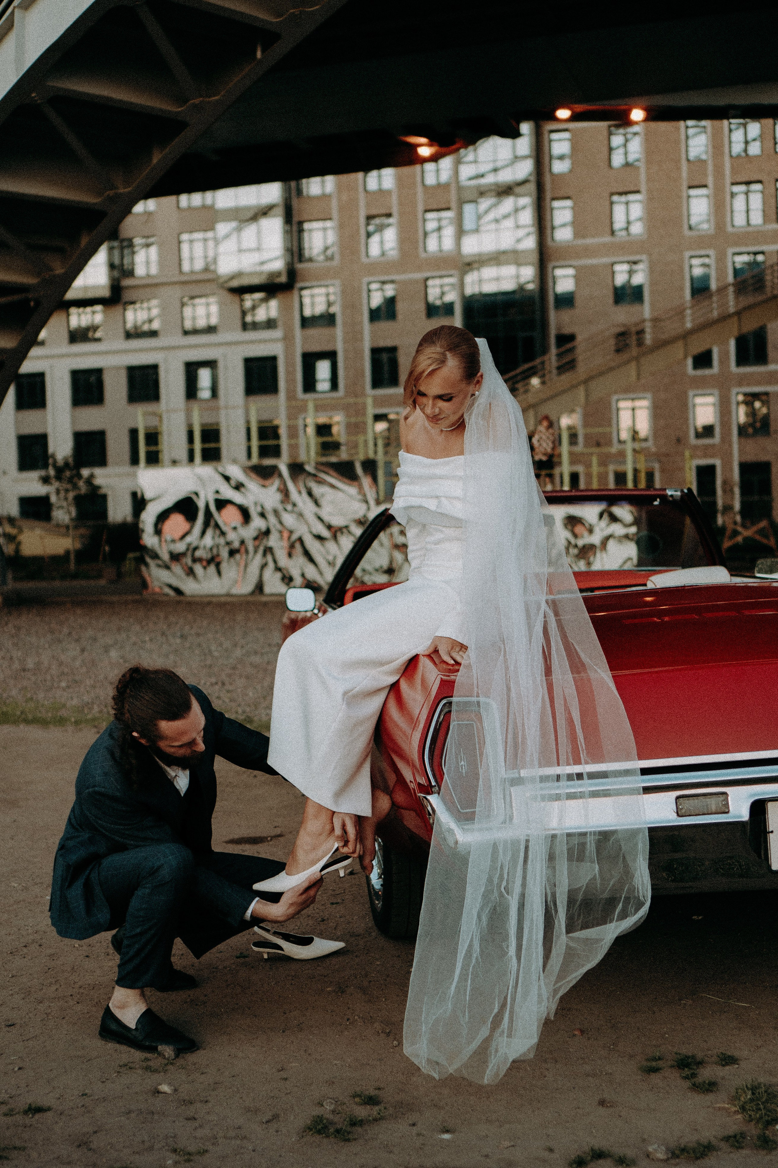 СВАДЕБНАЯ СЬЕМКА ВОЗЛЕ МСОТА БЕТАНКУРА НА КАБРИОЛЕТЕ. Профессиональный фотограф, Санкт-Петербург — Виктория Богомолова