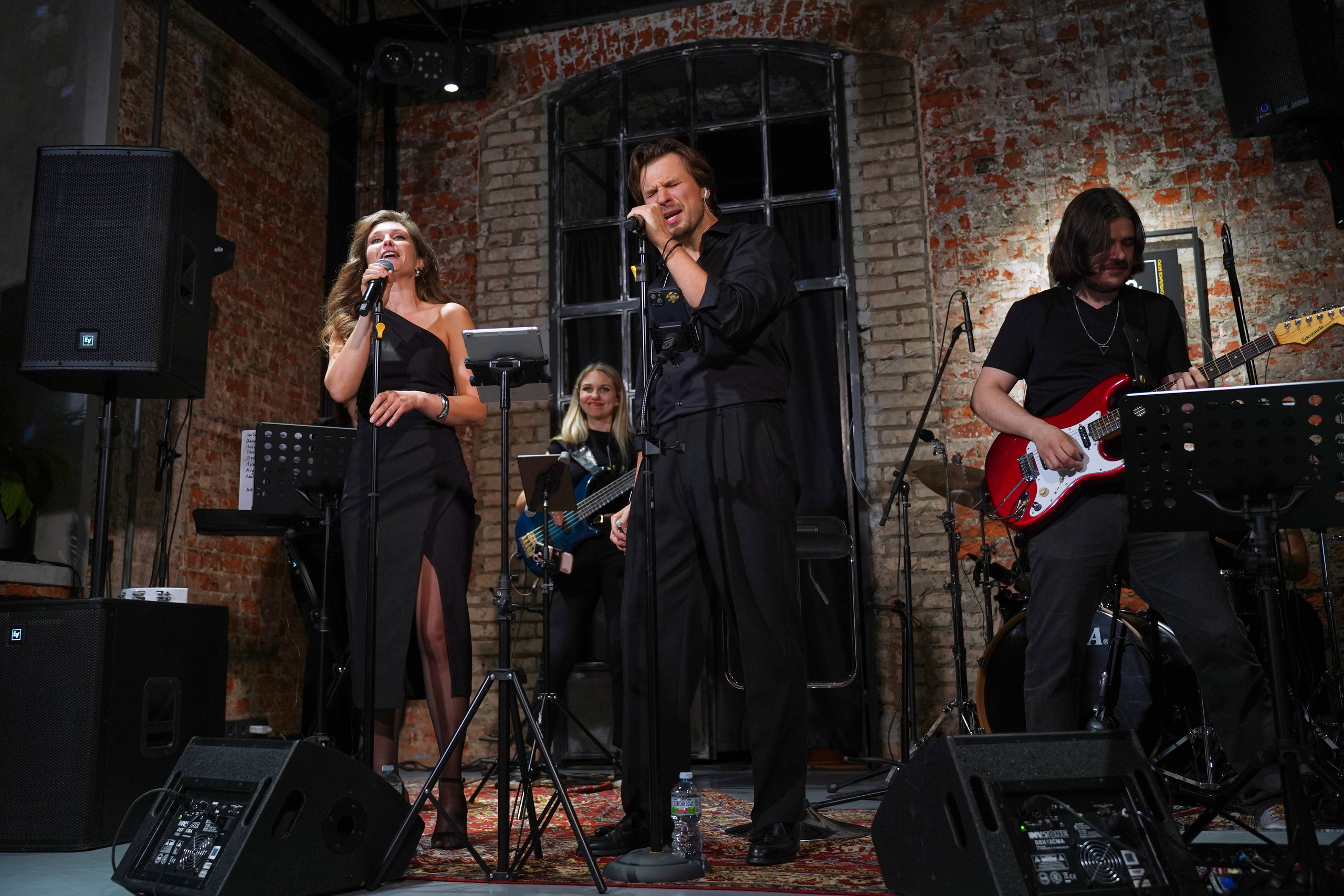 Концерт кавер группы. Фотограф