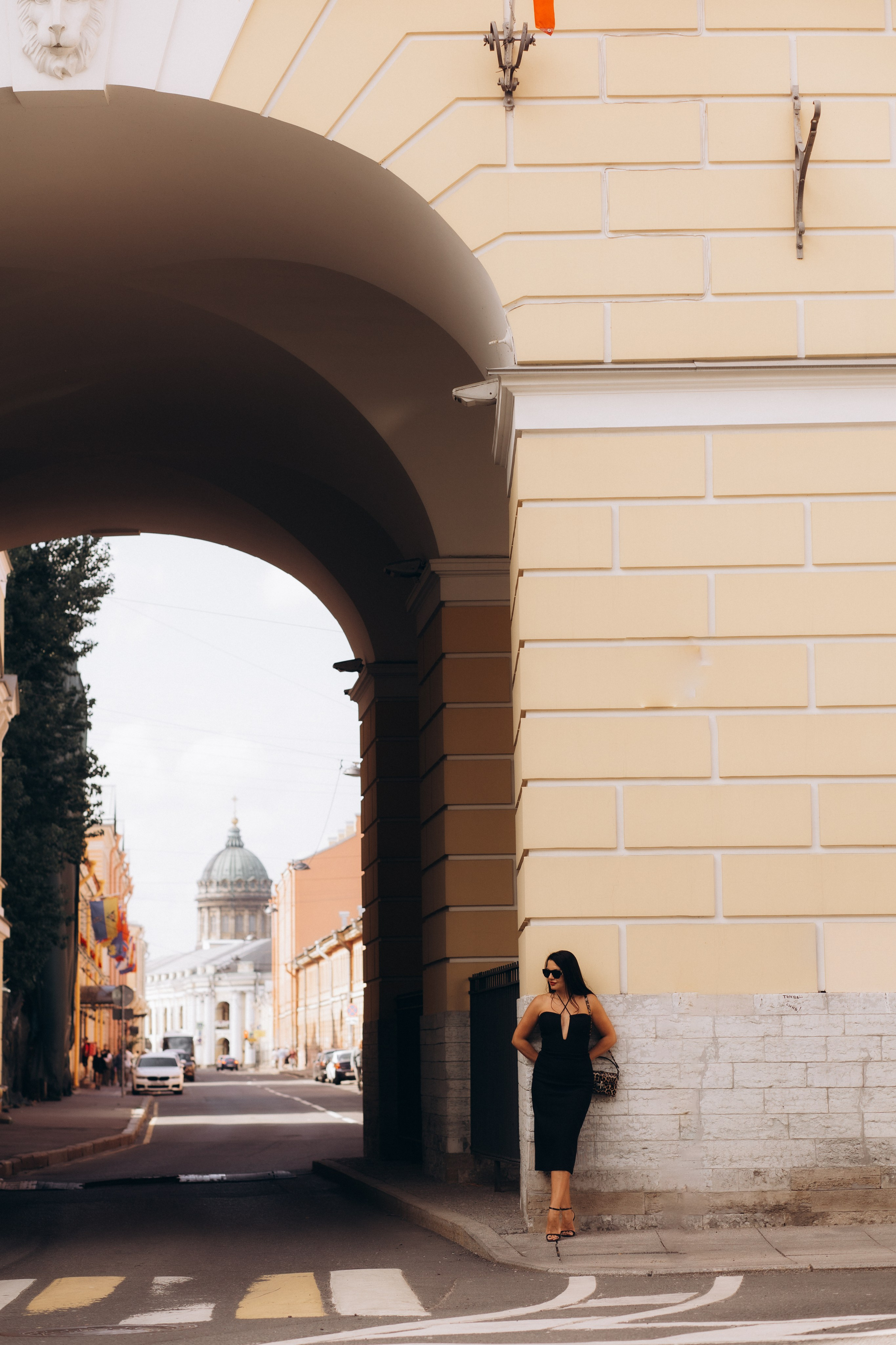 Ольга, прогулка по Фонтанке и фотосессия в парадной Ромашка. Фотограф в Санкт-Петербурге Разиля Идиятуллина