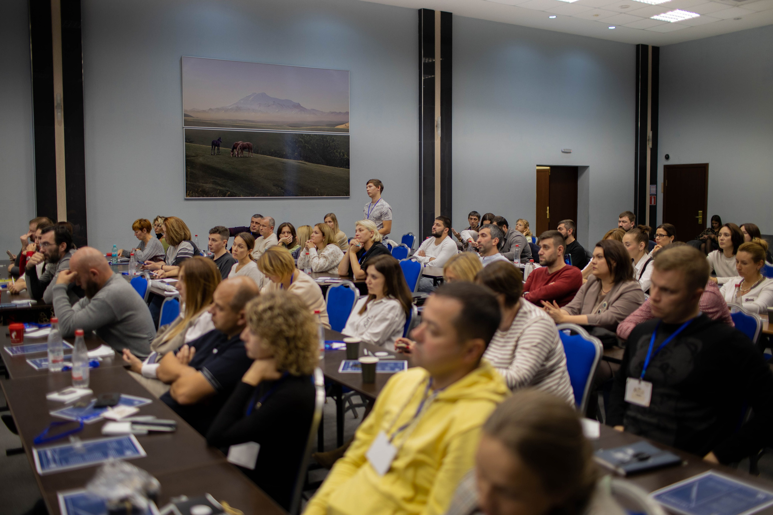 КОНФЕРЕНЦИЯ ПО ПОСУТОЧНОЙ АРЕНДЕ. Медиапродюсер, фотограф в Минеральных Водах —Виктор Холодов