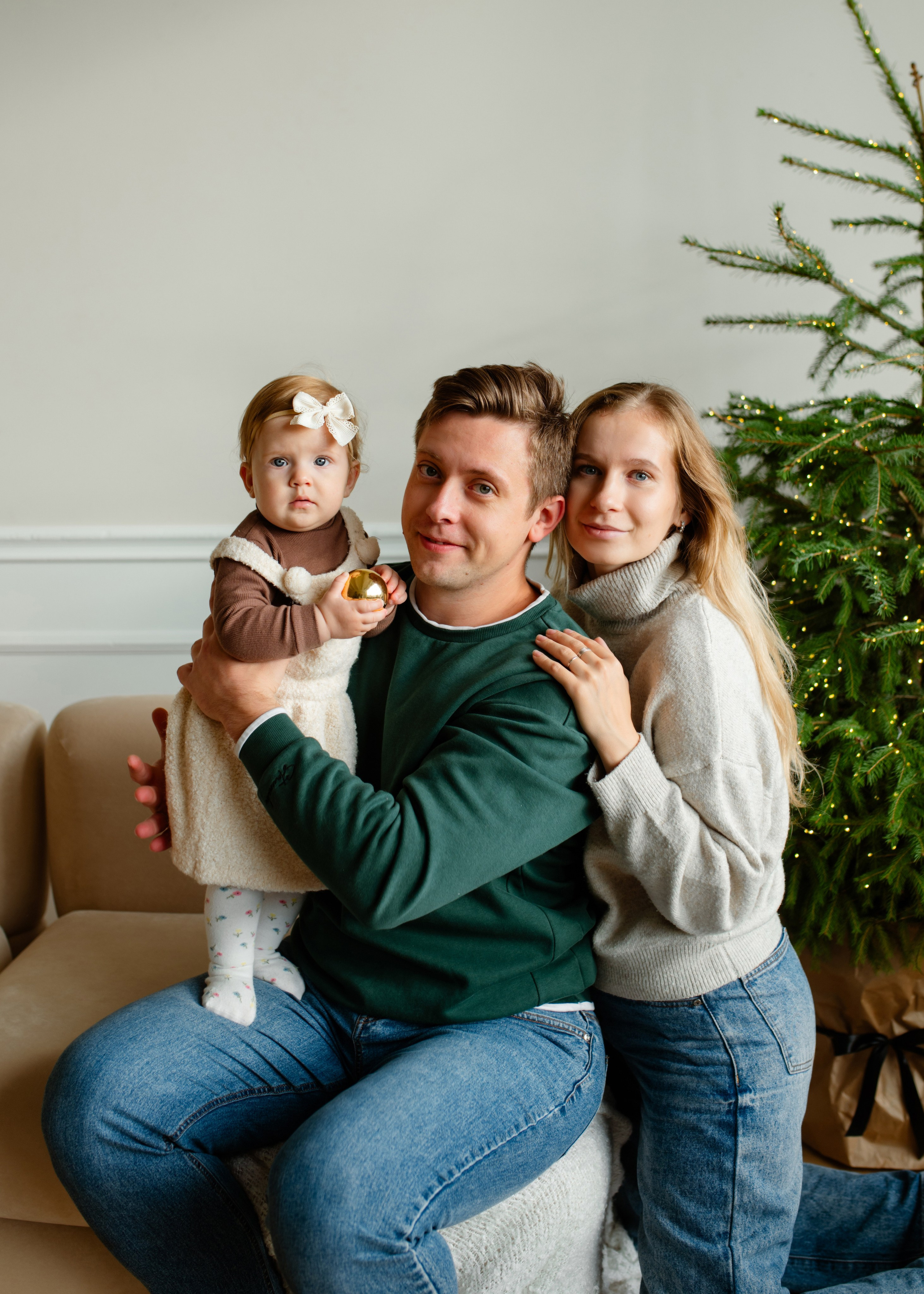 Василиса, Анастасия и папа. Форест студия. Свадебный фотограф в городе Минск Крохмалюк Анна