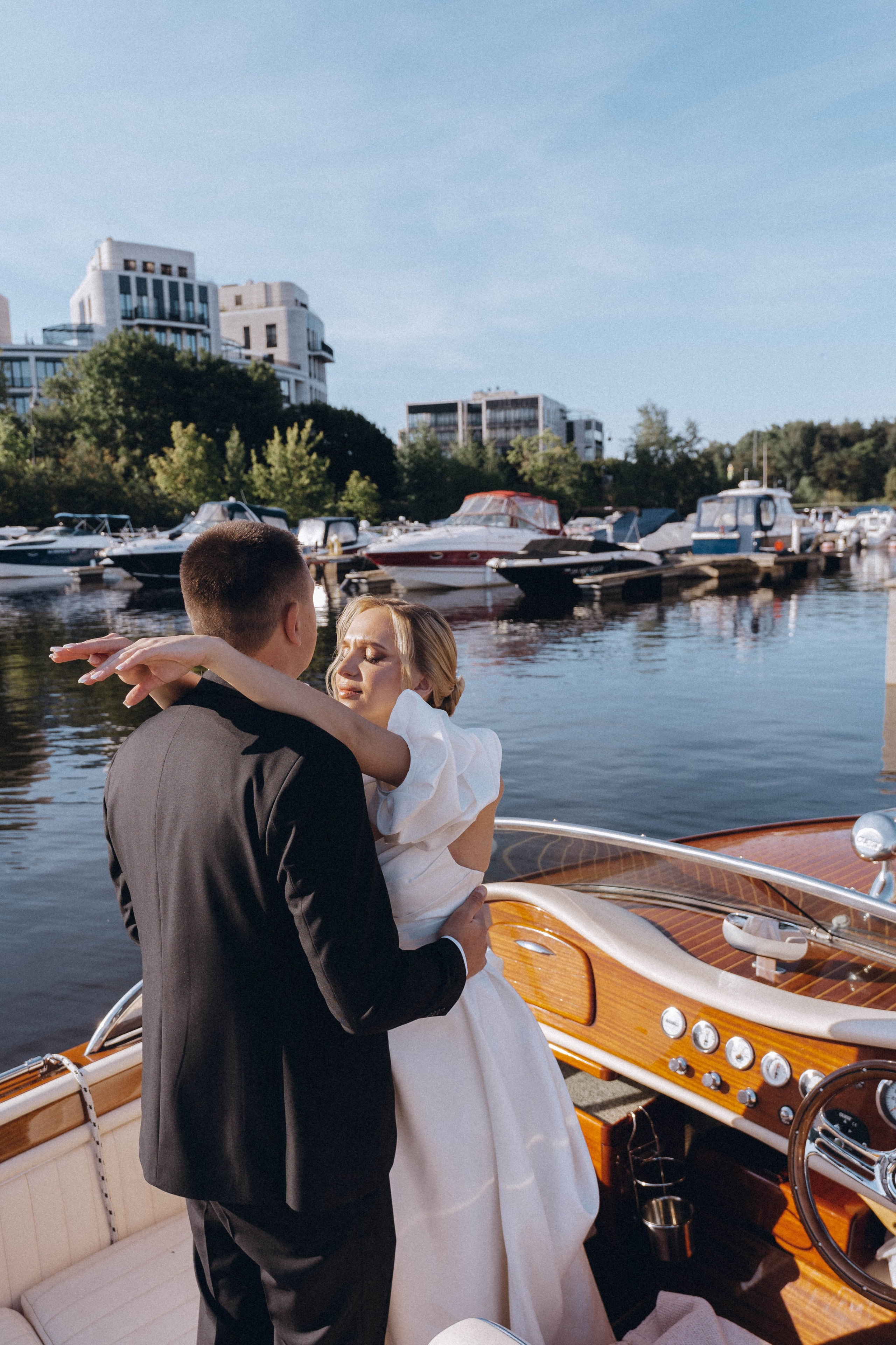СВАДЕНБНАЯ СЬЕМКА НА КАТЕРЕ ПО КАНАЛАМ САНКТ-ПЕТЕРБУРГА И В АКВАТОРИИ НЕВЫ. Профессиональный фотограф, Санкт-Петербург — Виктория Богомолова