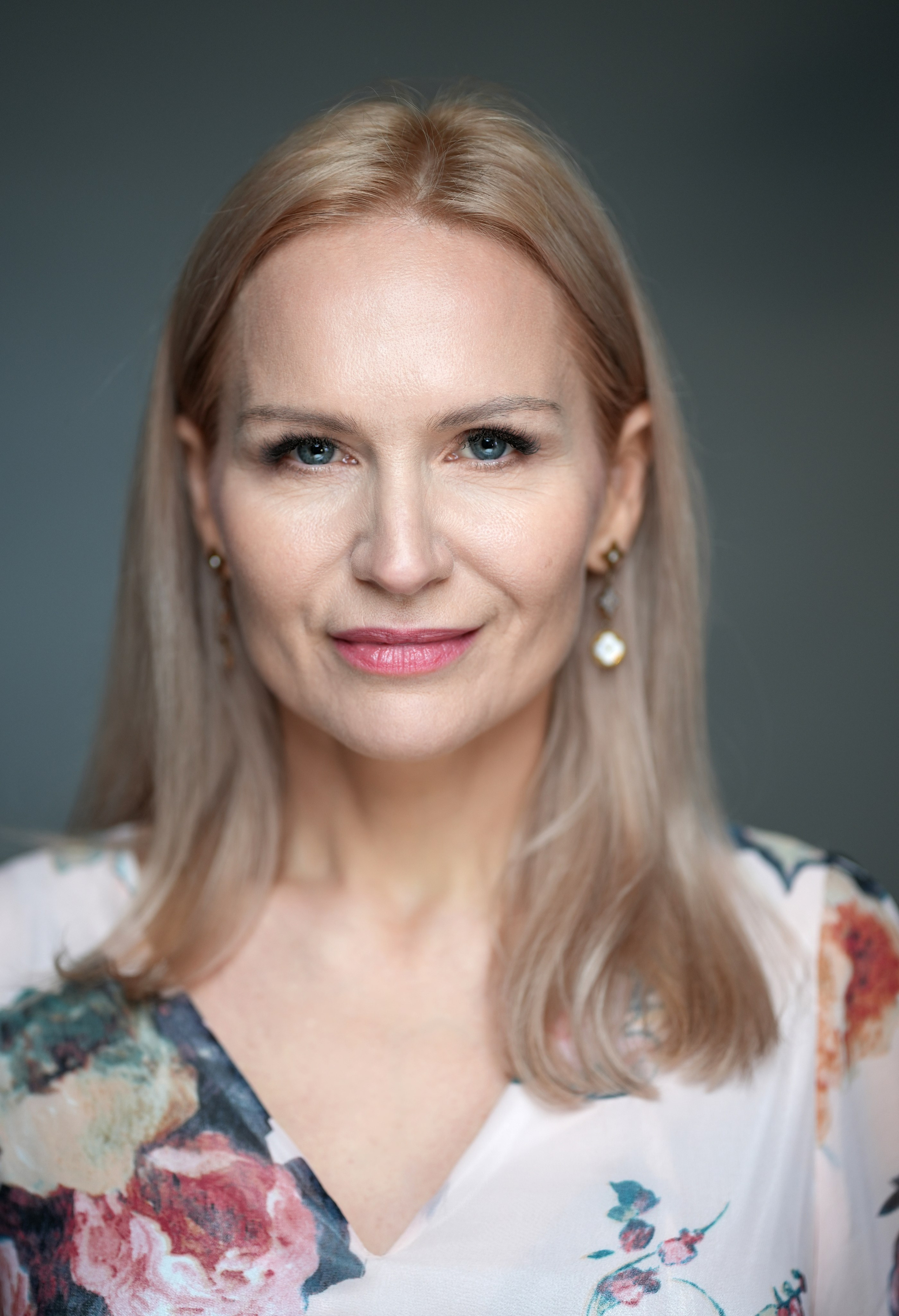 Актриса Ева Савельева. Портретная съемка в Москве, студийный фотограф Игорь Фомин