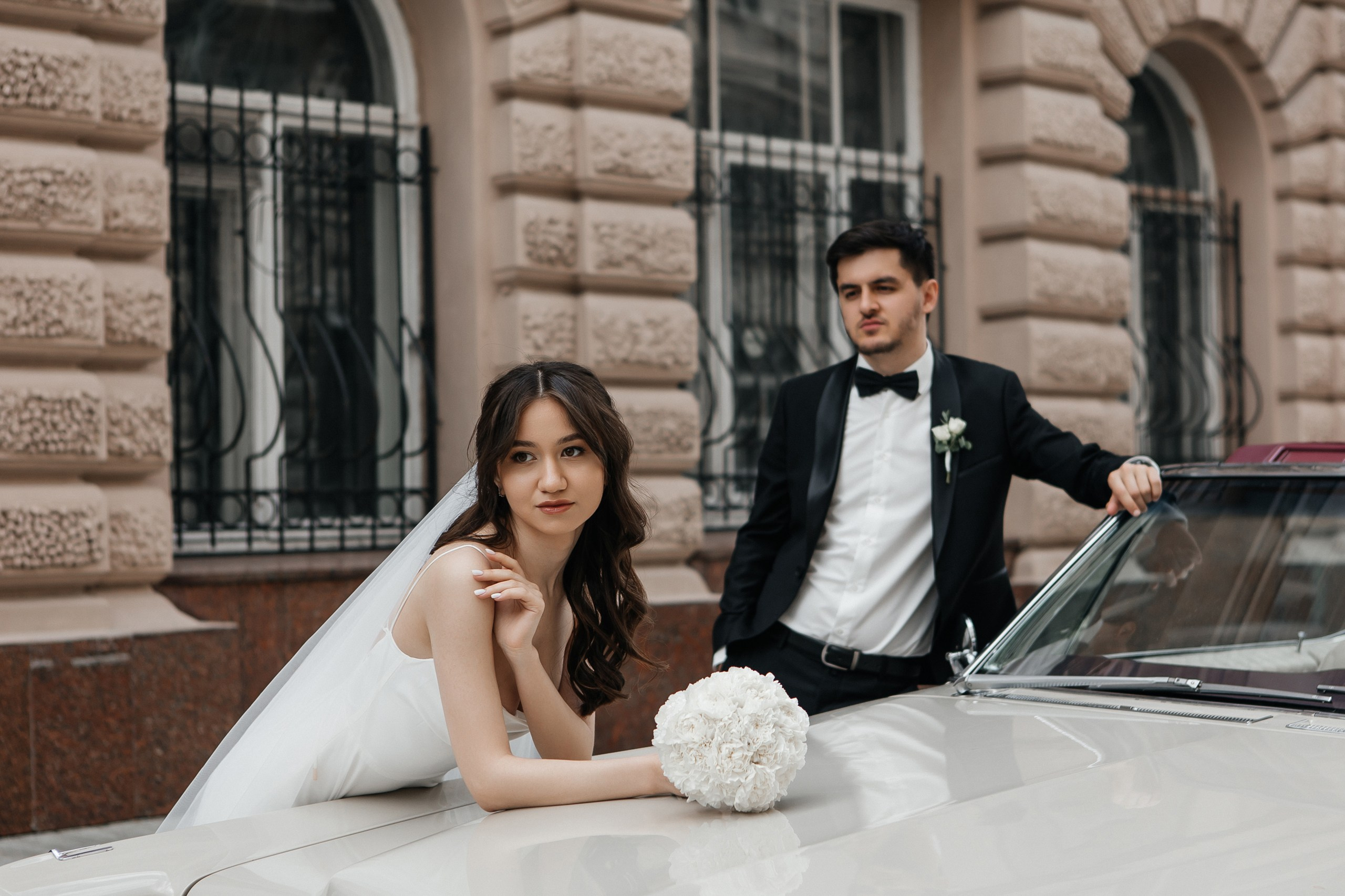 Свадебная фотосессия с ретро автомобилем