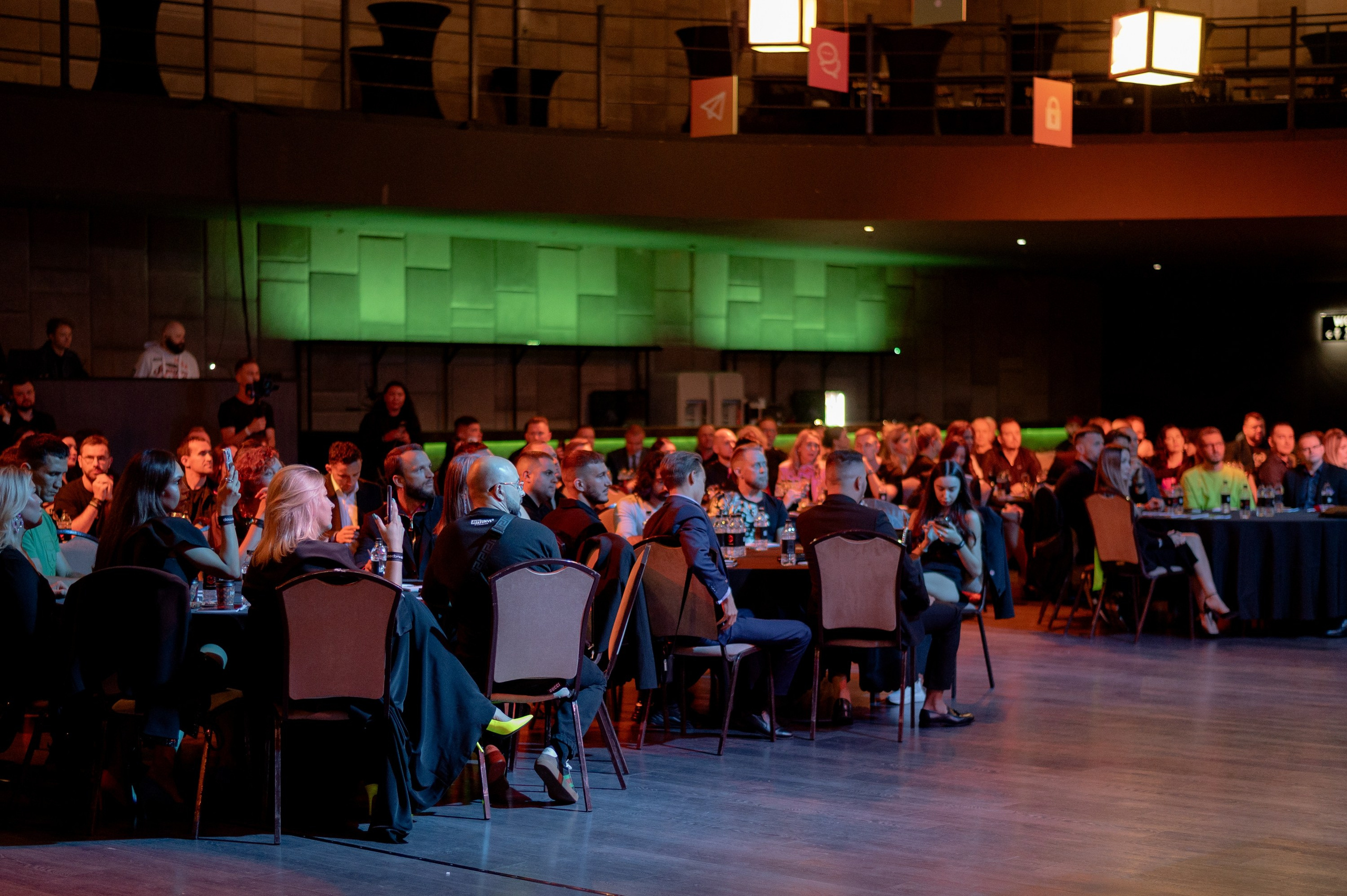 Манифестор. Фотограф в Москве. Антон S