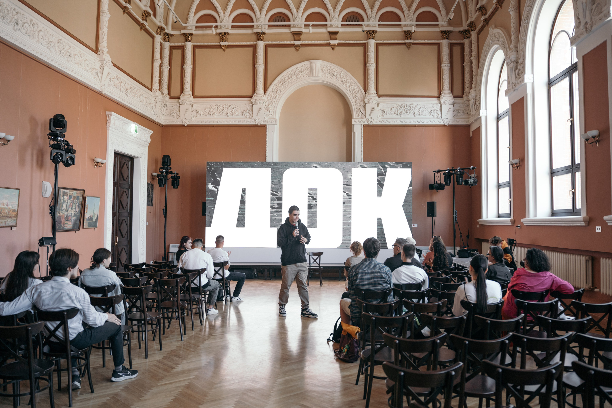 Лекция лаборатории ДОК. Репортажный фотограф в Казани Виктория Трунова