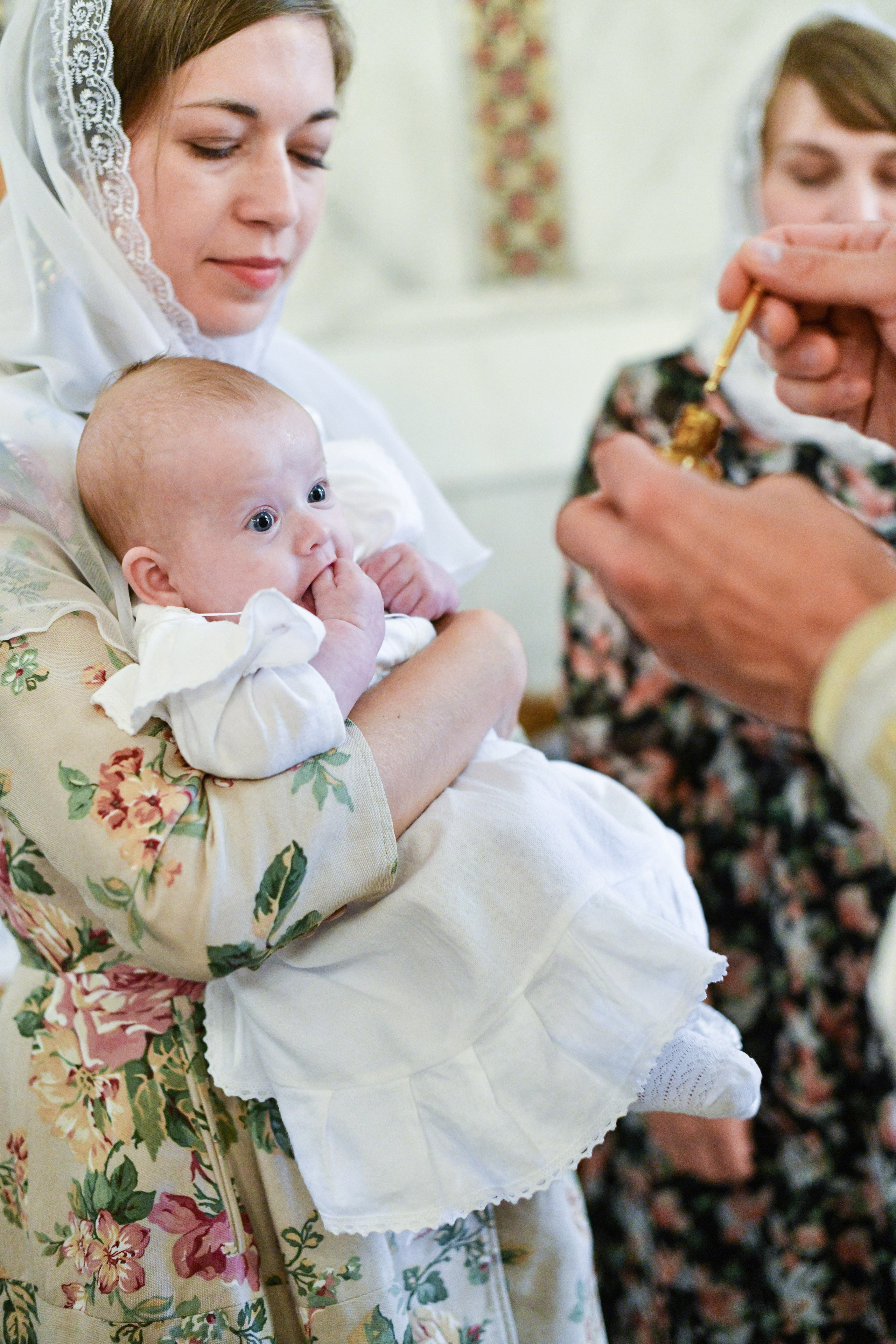 Крещение Марии. Церковь Покрова Пресвятой Богородицы в Ясенево. Свадебный и портретный фотограф в Москве Галина Борисова