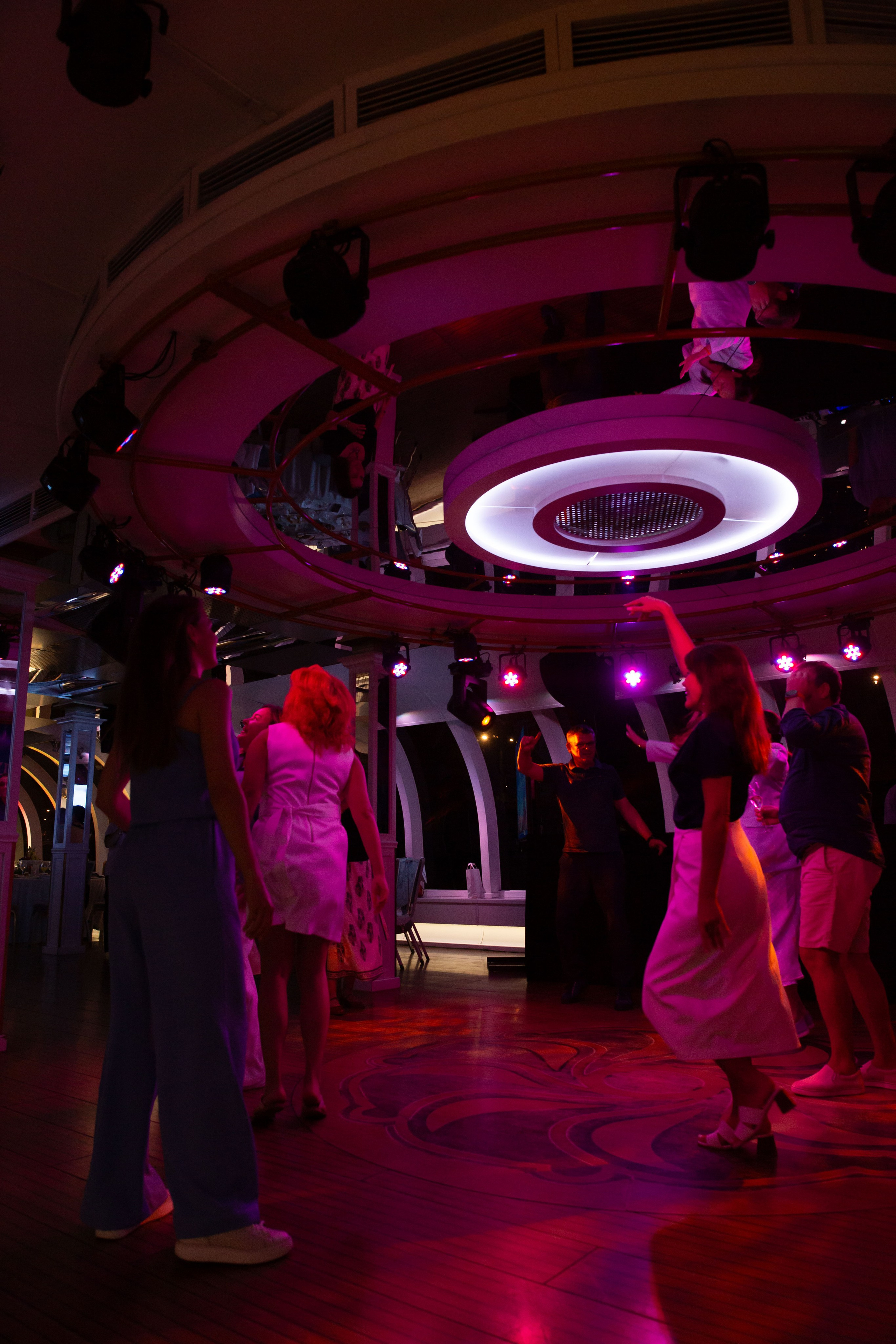 Dubai Vibes Intourist Cruise Party. Семейный и детский фотограф Анна Петракова