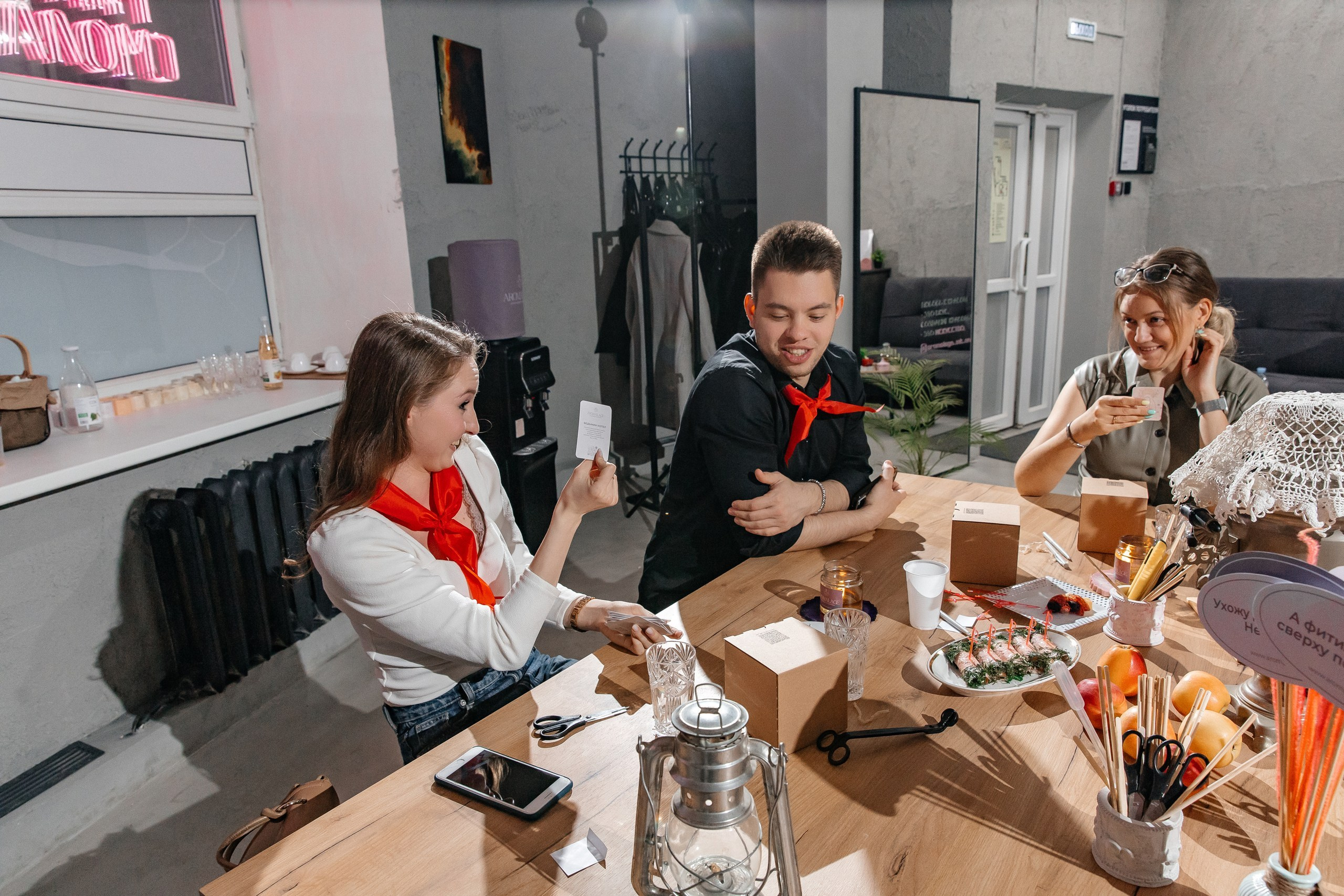 «Мир. Труд. Май» в AROMALAGE — весенний праздник творчества и аромата