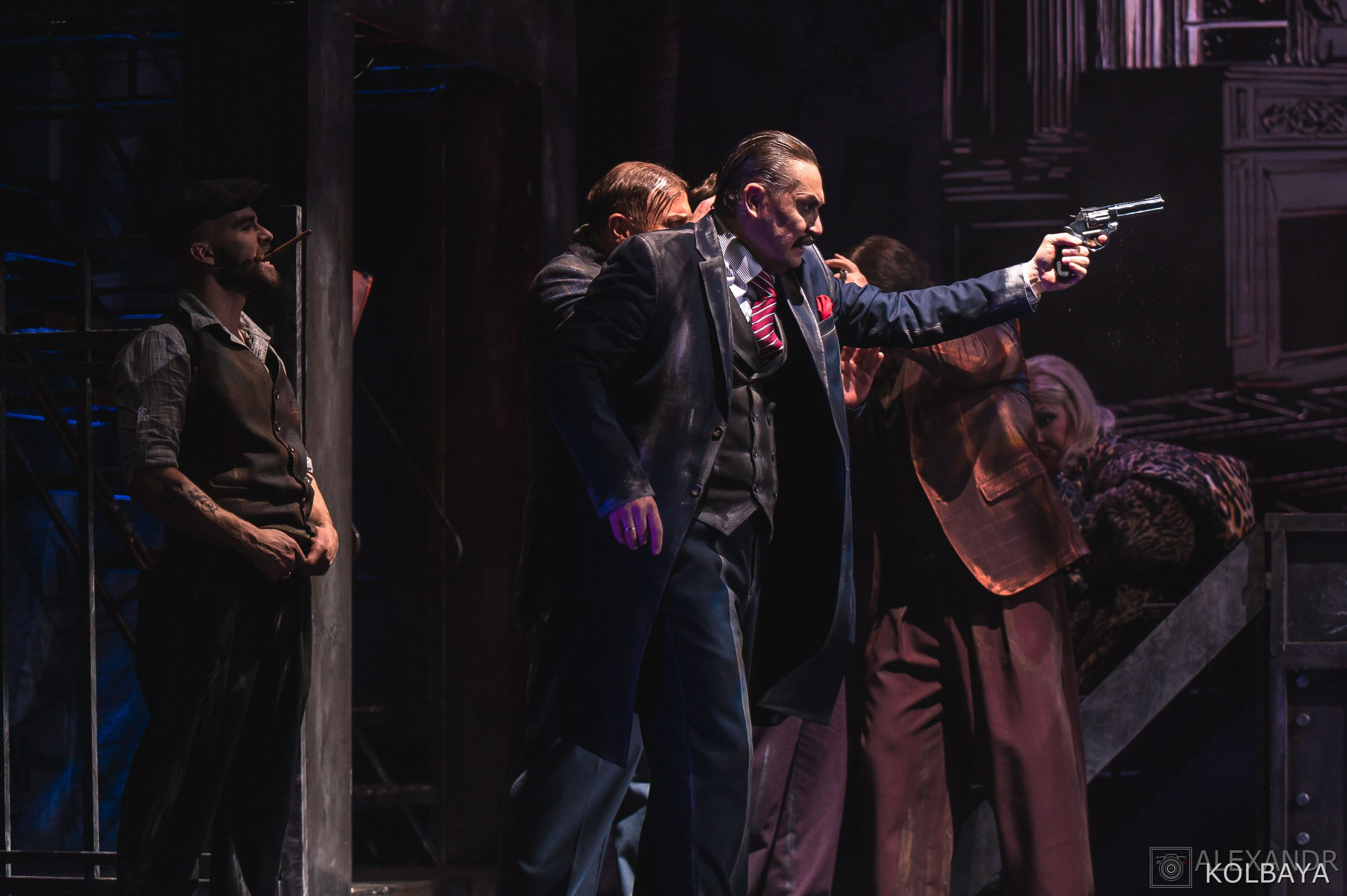 Фотографии со спектакля «Однажды в городе N». Концертный и театральный репортажный фотограф в Москве Александр Колбая