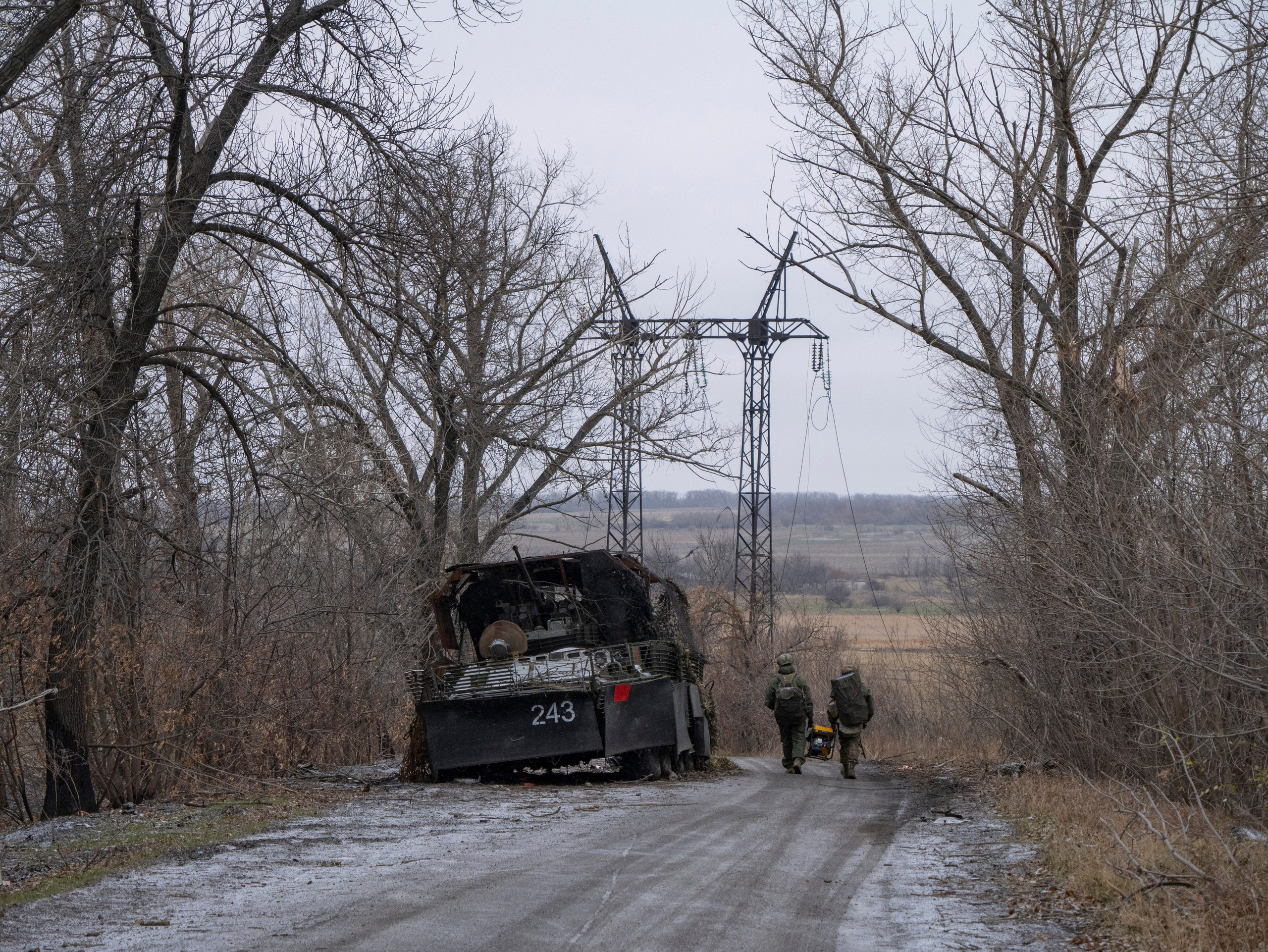 Таков путь. Расчёт fpv-дронов идёт на позиции у Селидово.