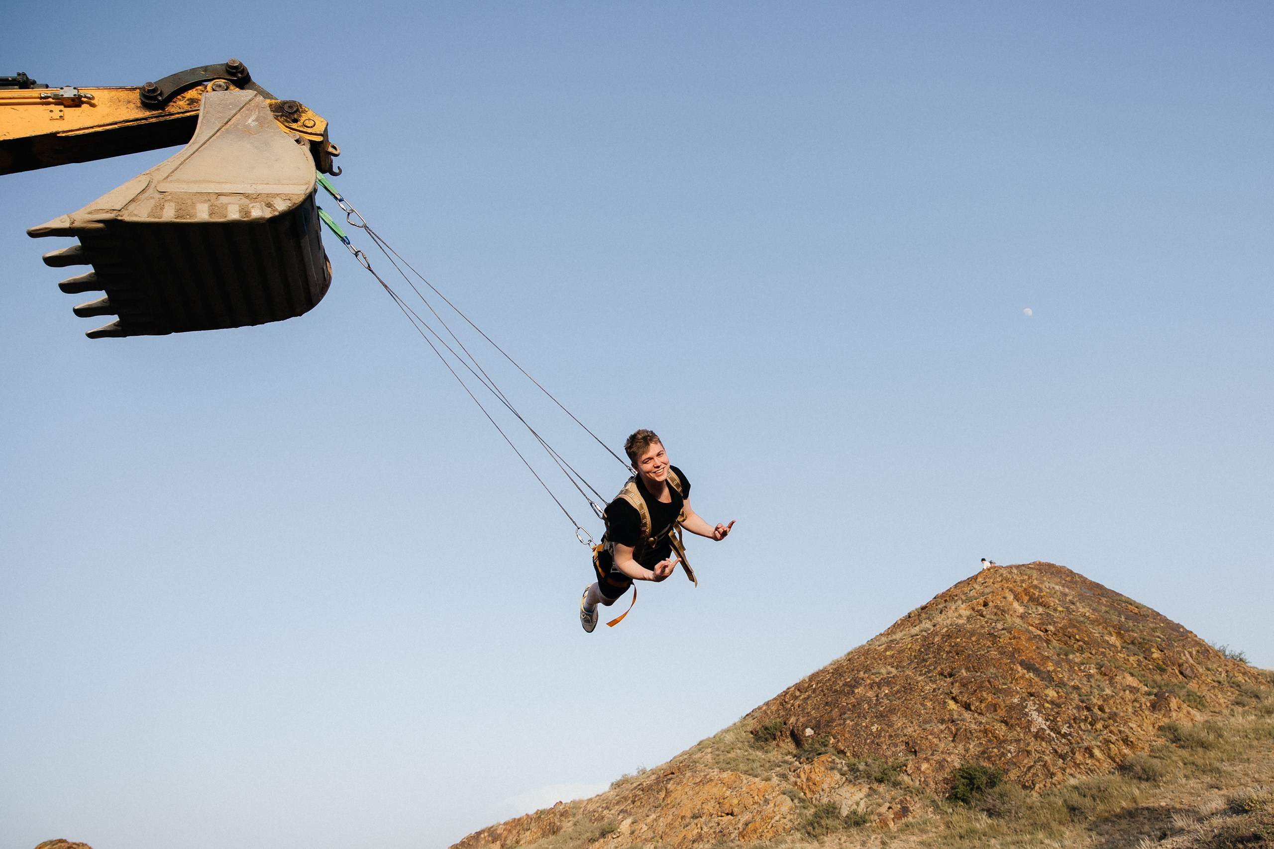 Здравствуйте! Я свадебный фотограф из Ульяновска, работаю в том числе по всей России и с выездом за границу. Снимаю свадьбы, lovestory, корпоративы, светский репортаж. Провожу обучение по фотографии, мастер-классы и воркшопы для других фотографов.
