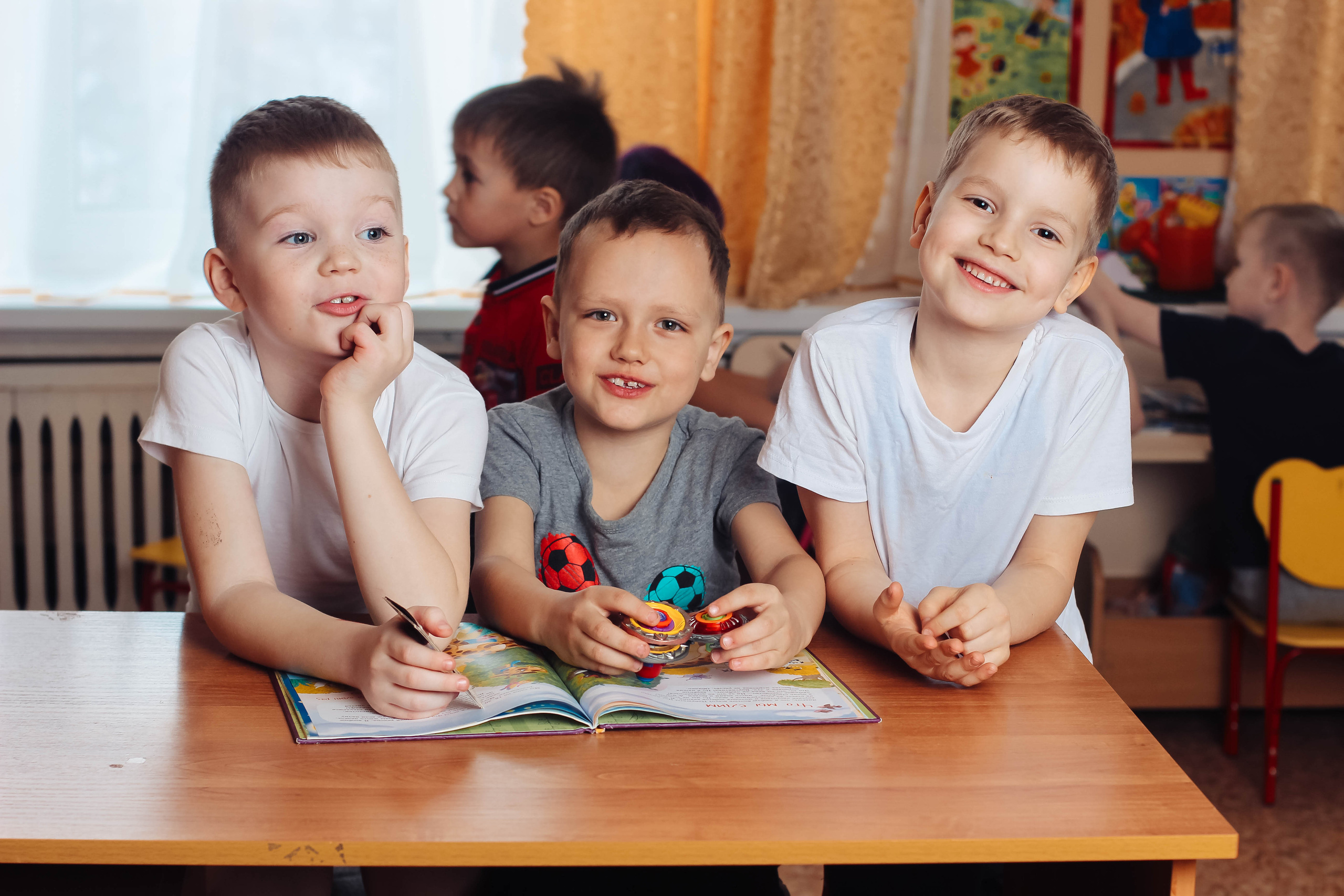 Выпускные альбомы  Axioma для детского сада. AXIOMA │ Выпускные альбомы в Иркуске. Альбом в подарок! Закажи сейчас!